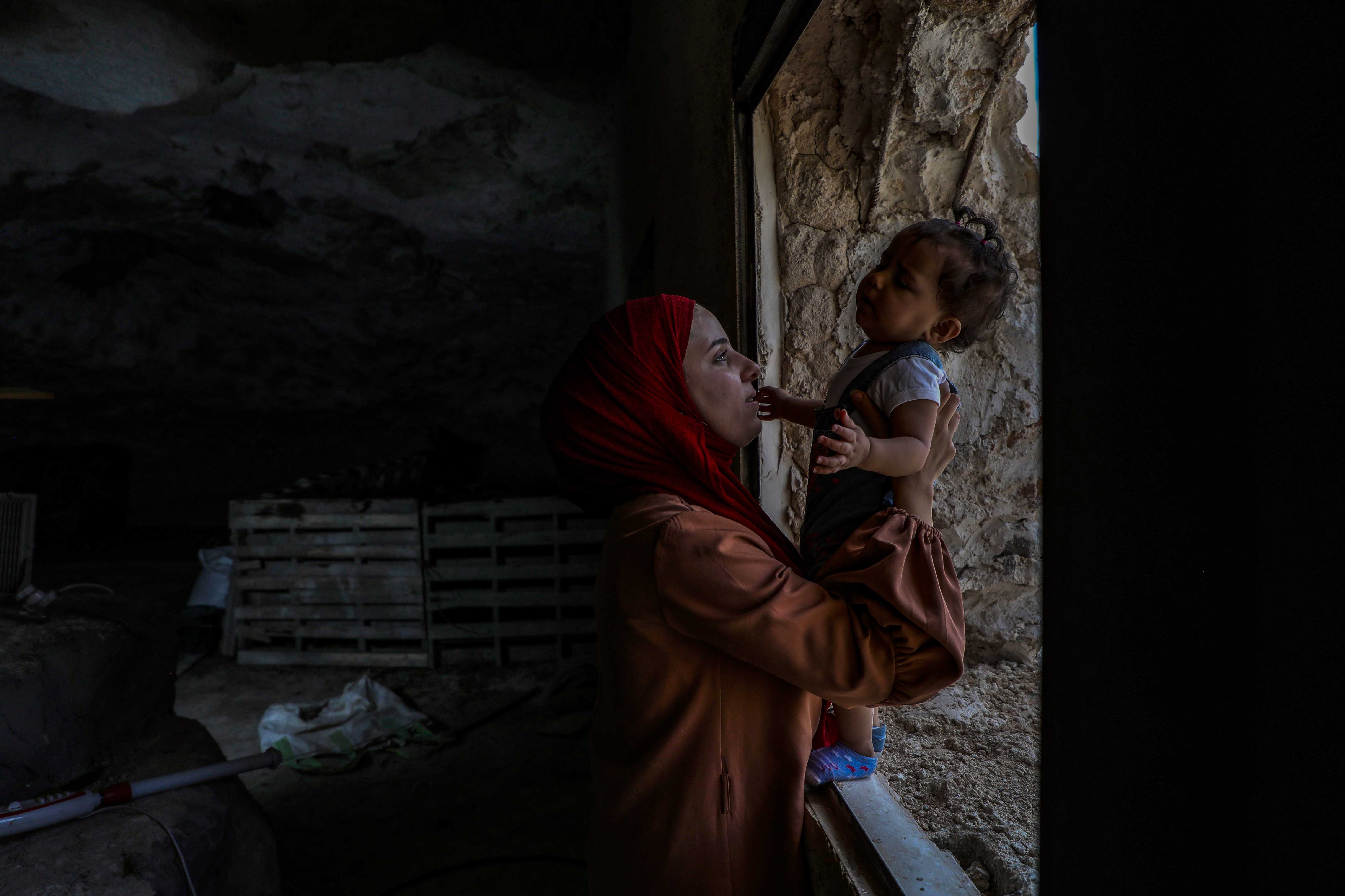 Warga Palestina Mengubah Gua Menjadi Tempat Tinggal