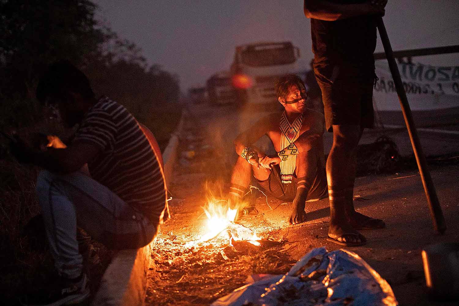 Suku Pribumi Brasil Gelar Unjuk Rasa Covid-19 di Jalan Tol