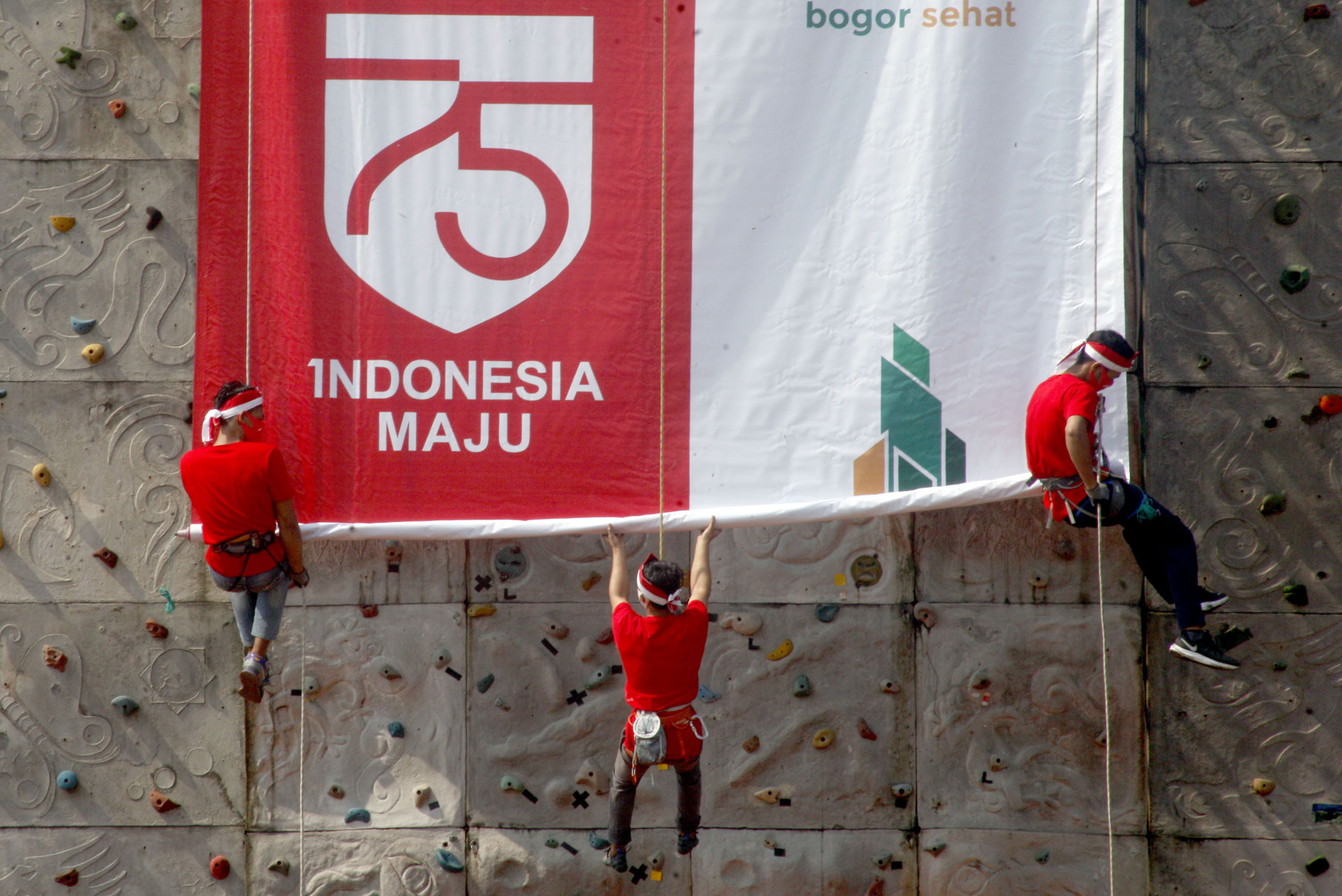 Atlet Panjat Tebing Ramaikan Festival Merah Putih