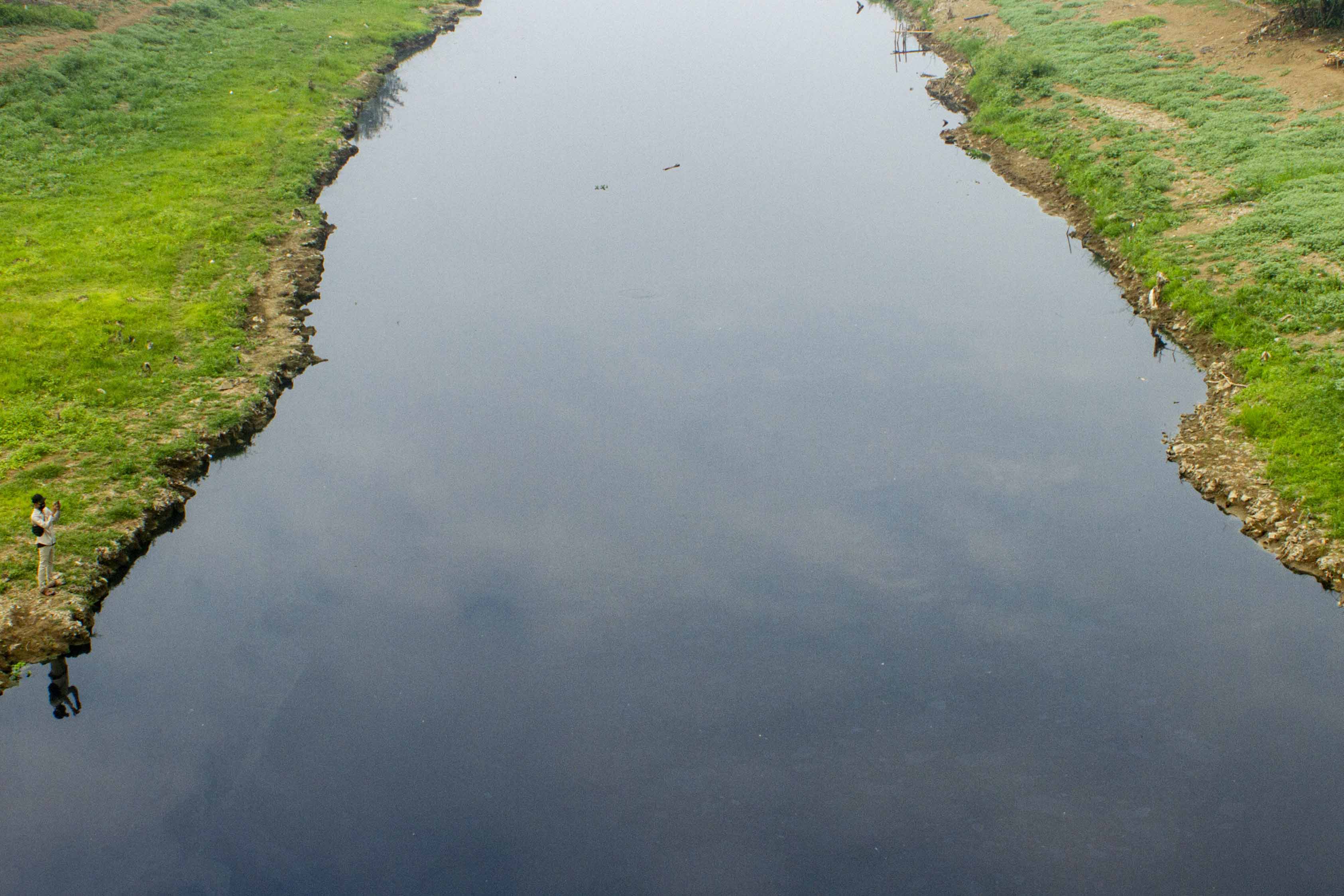 Limbah Industri Cemari Aliran Sungai Citarum