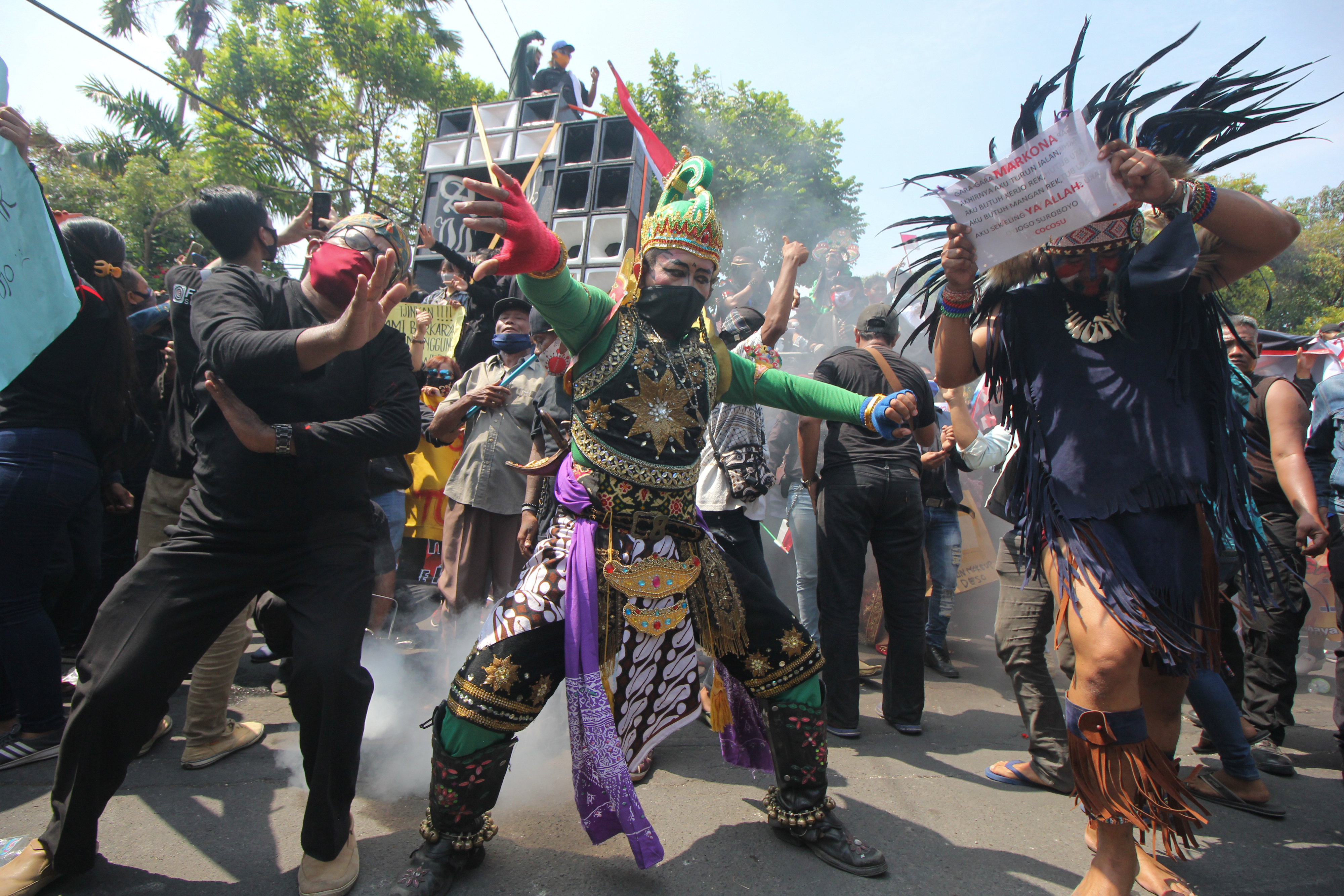 Unjuk Rasa Pekerja Seni Surabaya