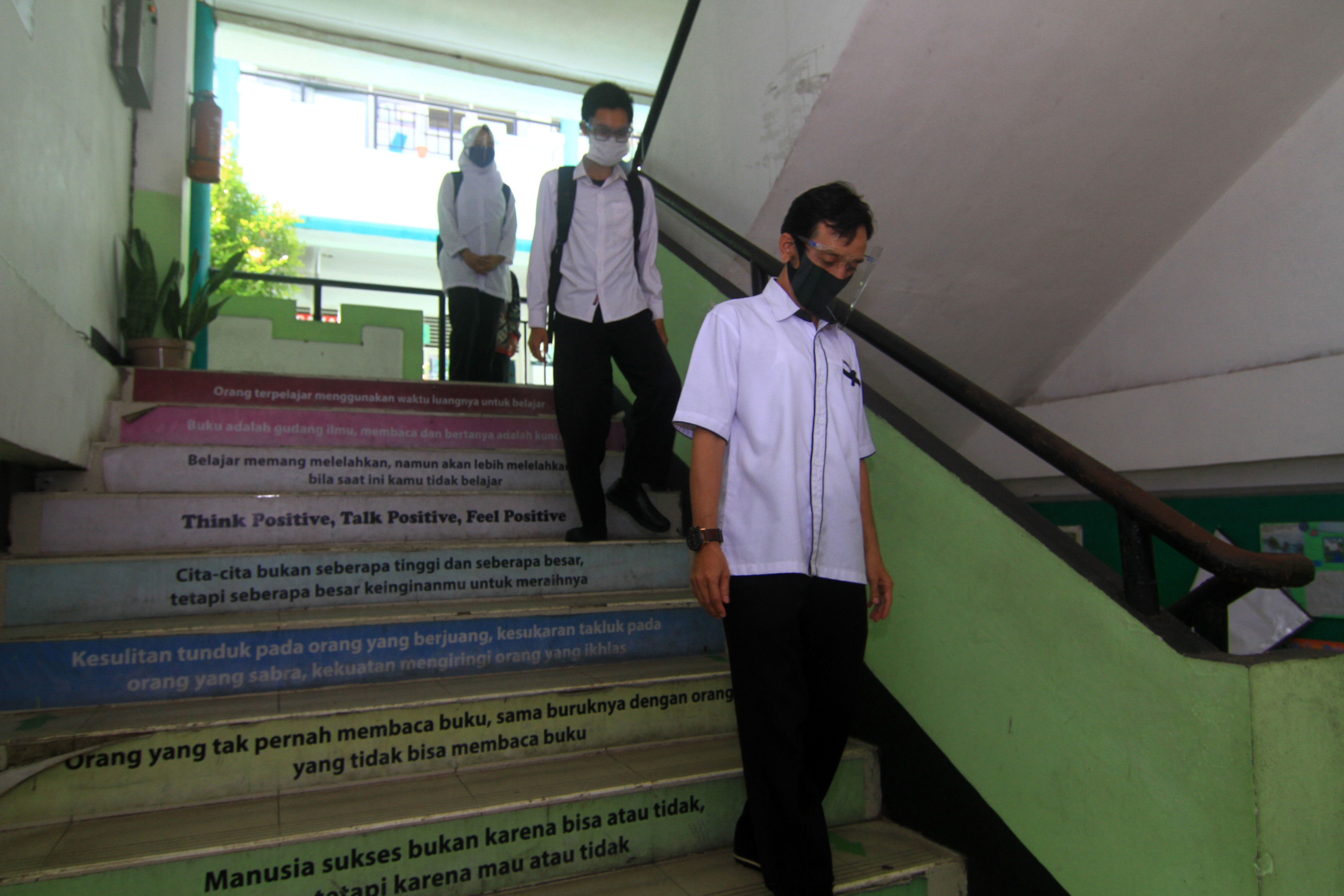 Simulasi Kegiatan Belajar di Sekolah