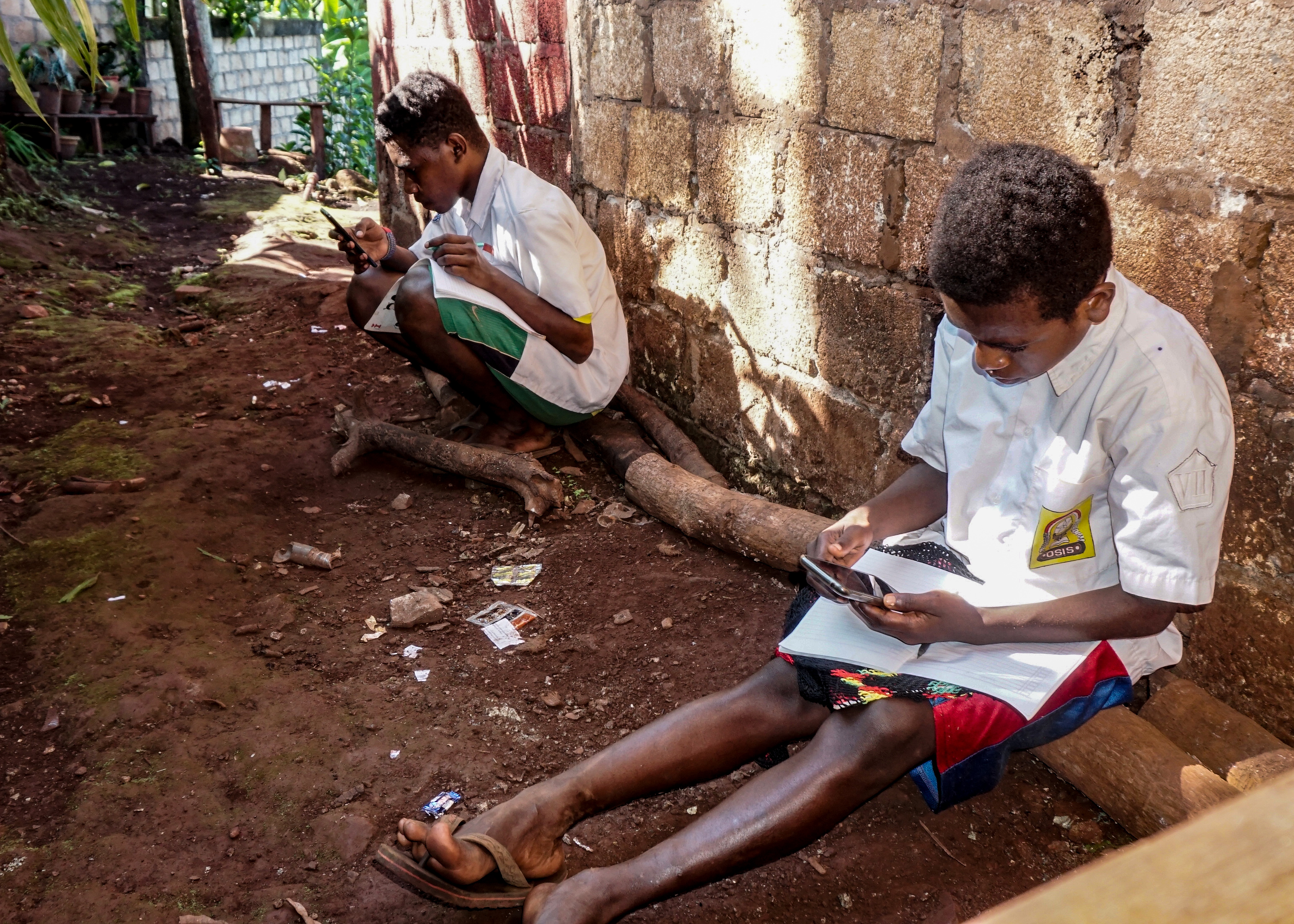 Siswa Wajib Mengenakan Seragam Saat Belajar Daring