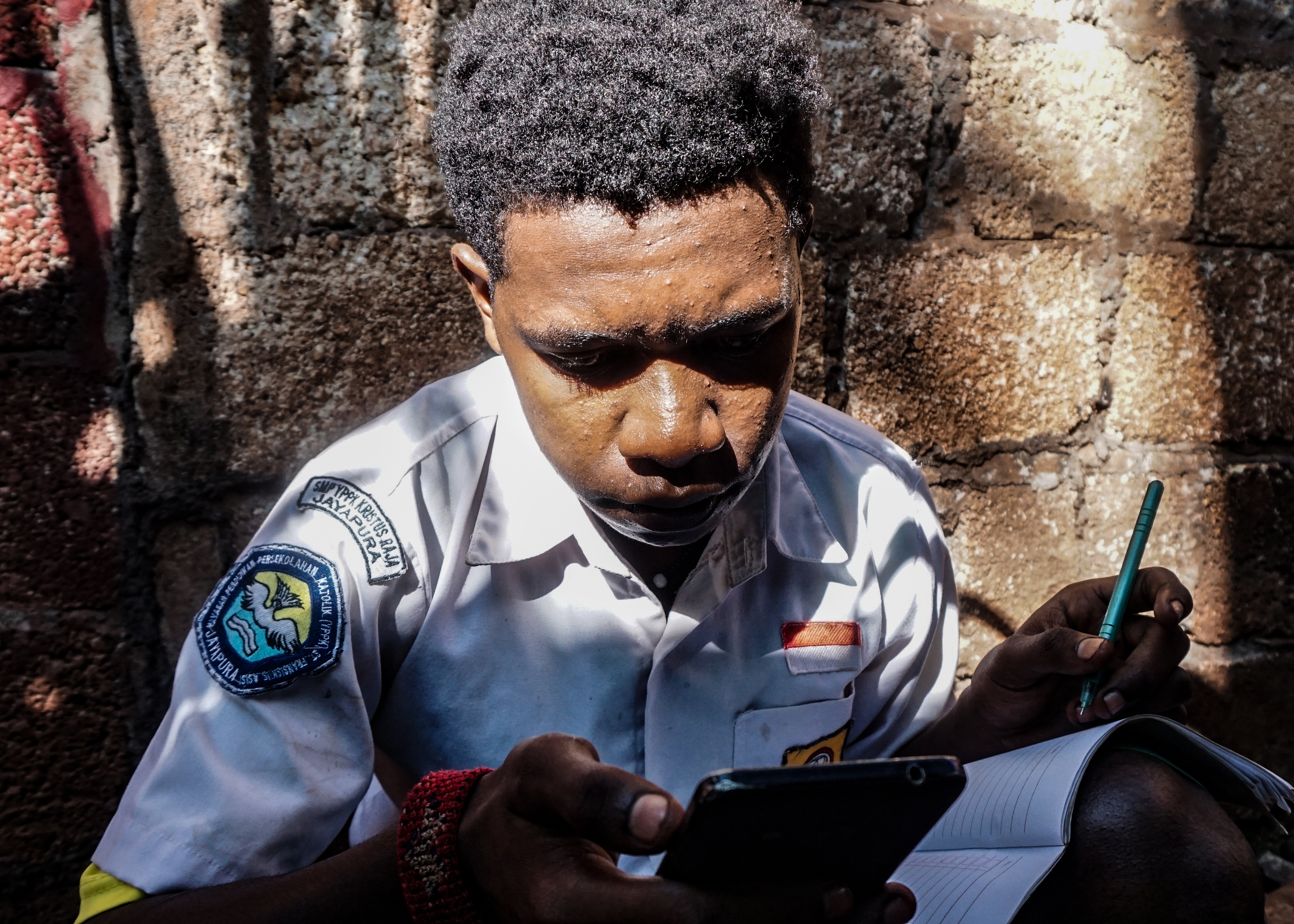 Siswa Wajib Mengenakan Seragam Saat Belajar Daring