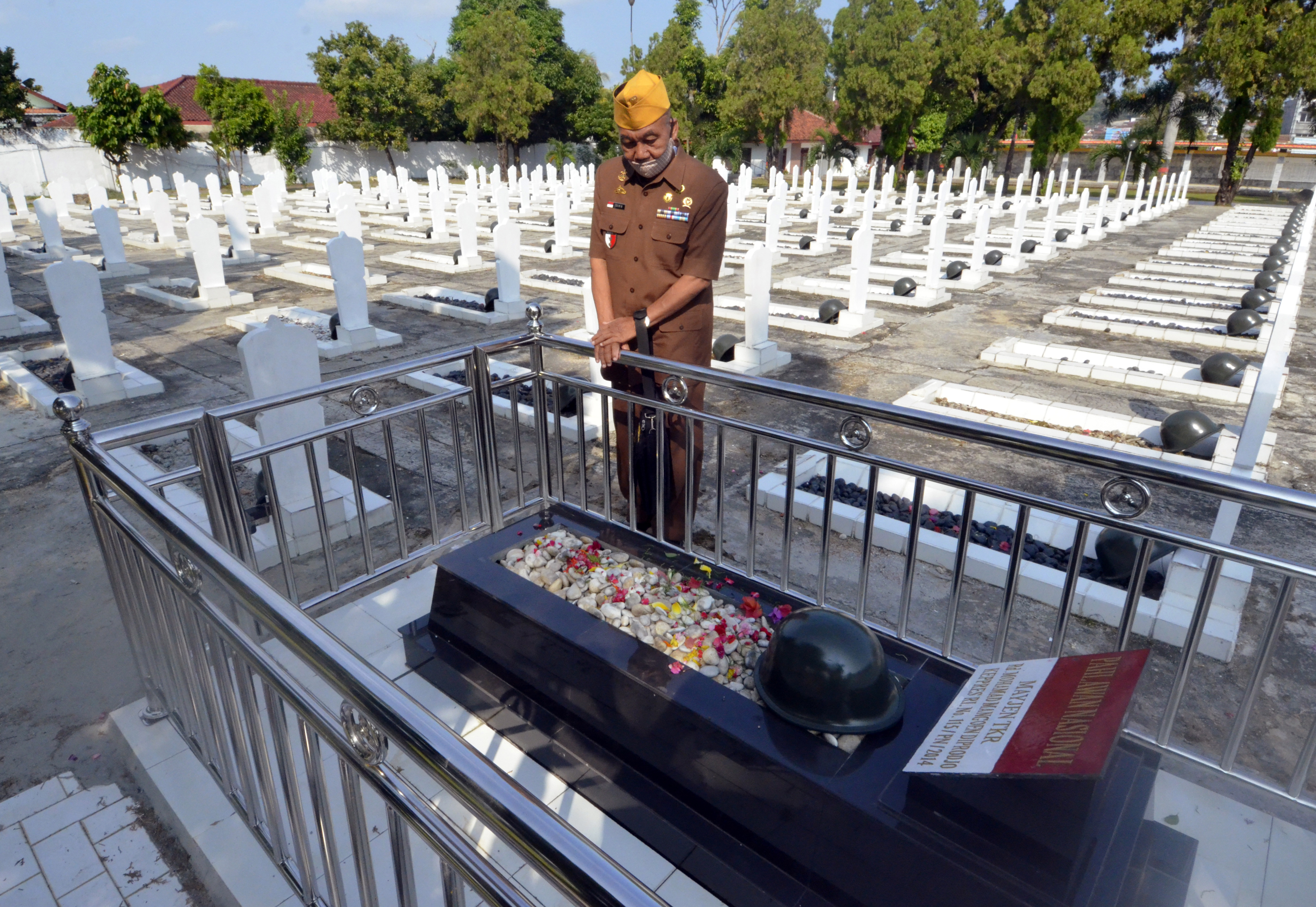 Ziarah Makam Pahlawan Peringati Hari Veteran