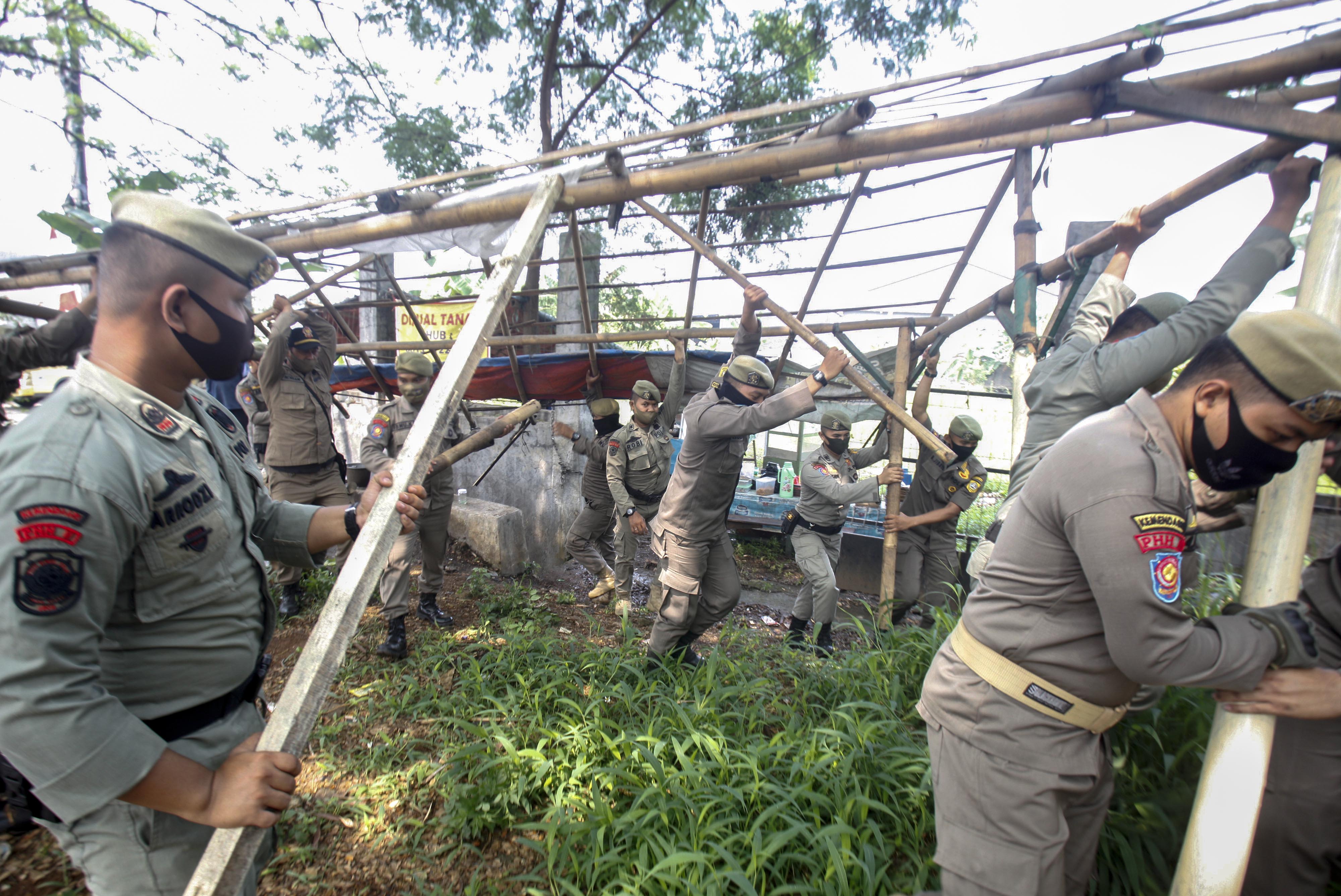 Penertiban PKL dan Bangunan Liar di Sentul
