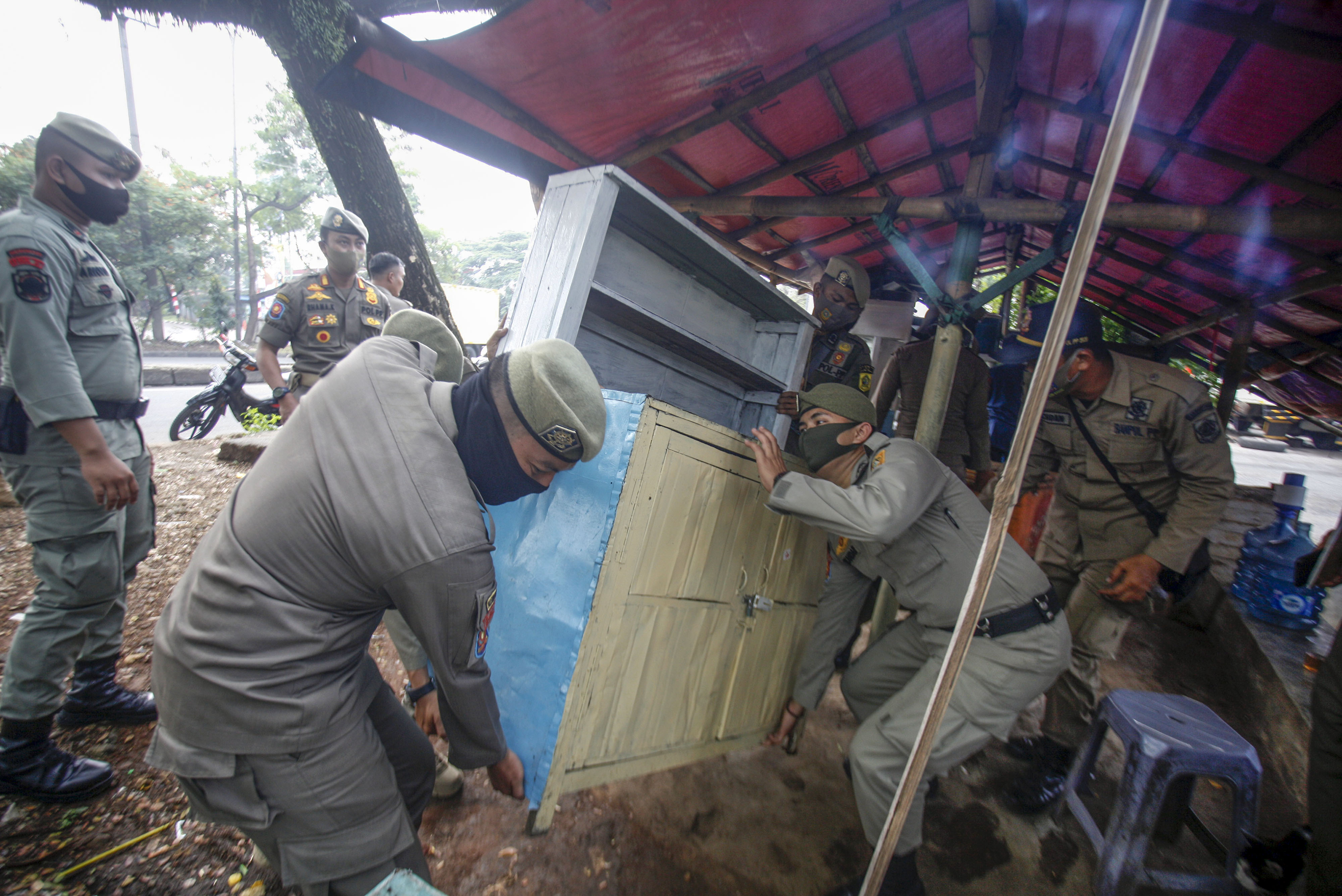 Penertiban PKL dan Bangunan Liar di Sentul
