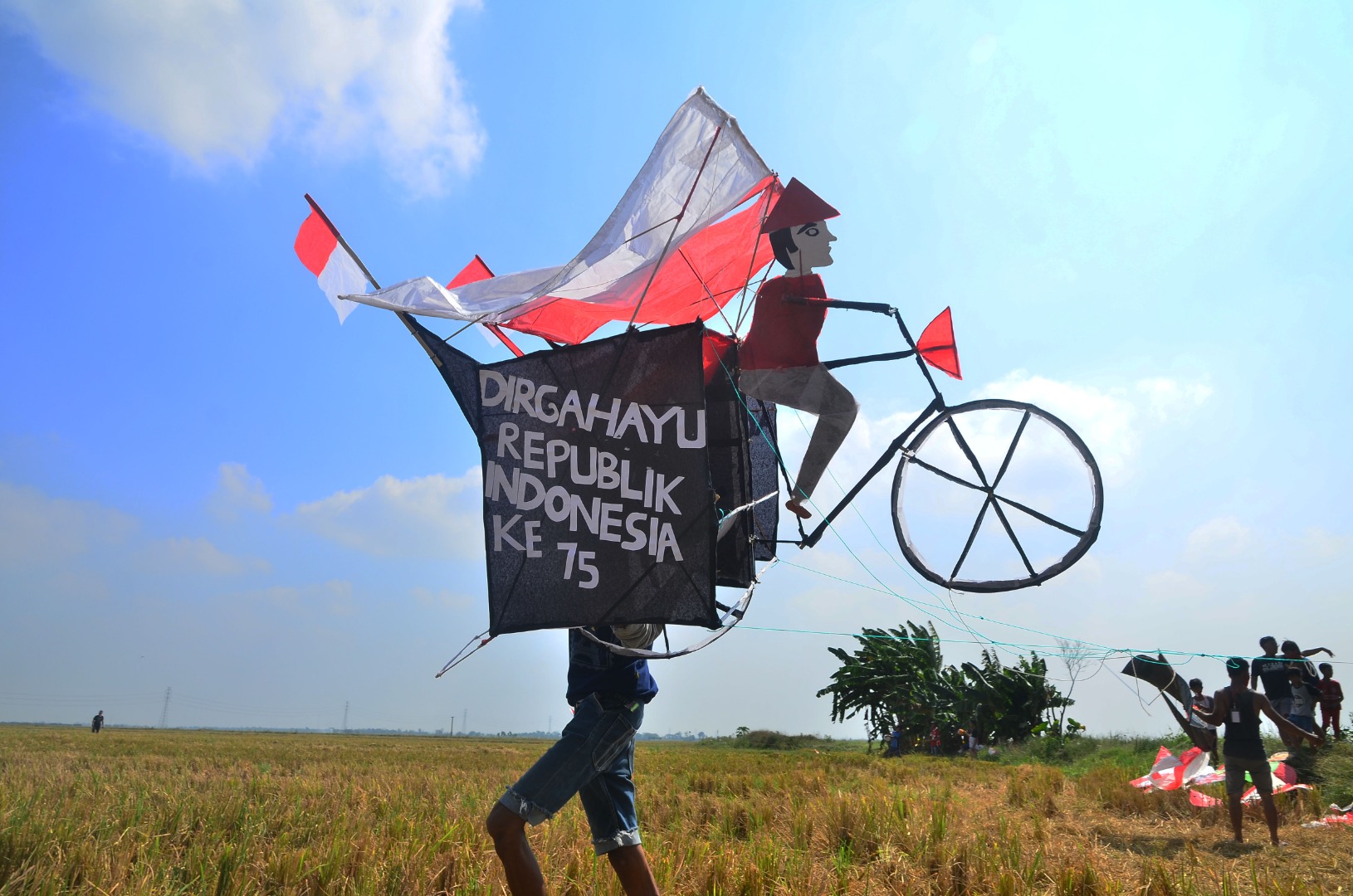 Festival Ngumbulno Layangan Sambut HUT Ke-75 RI