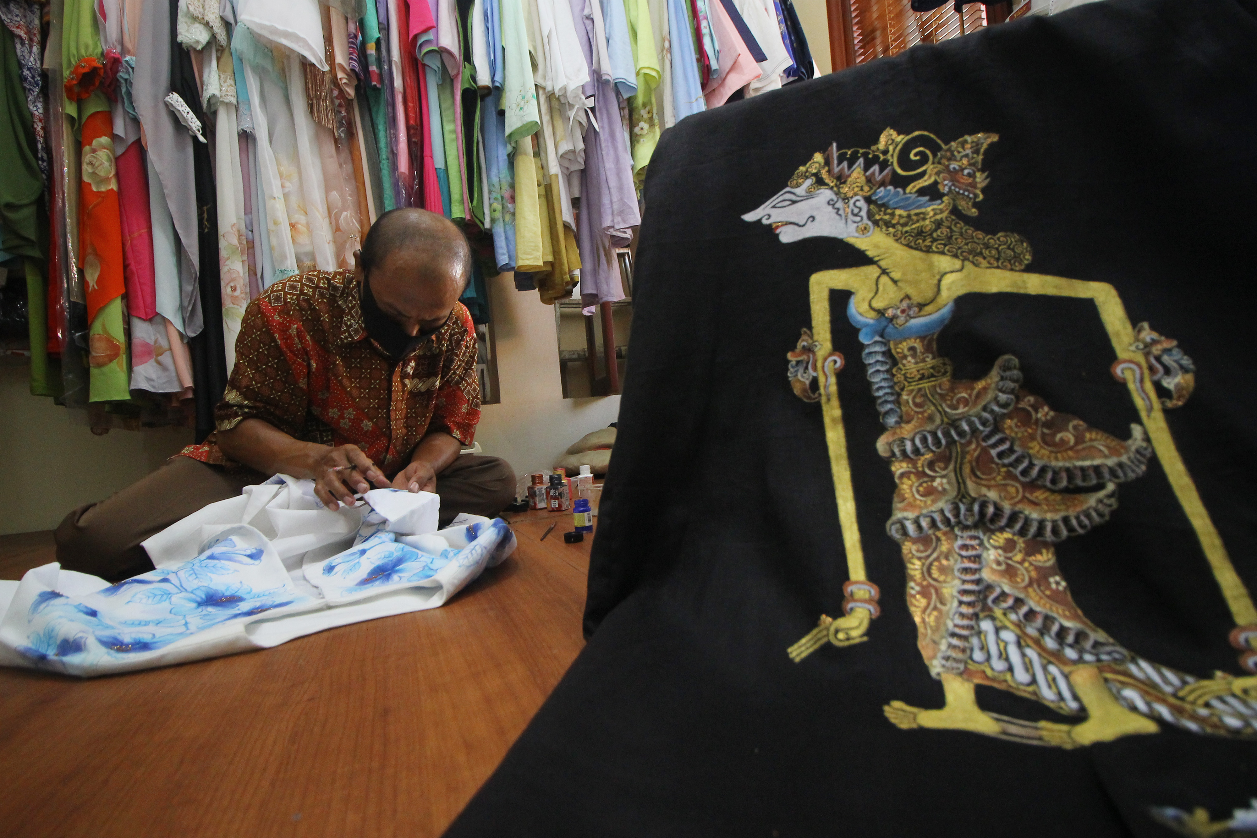 Kerajinan Baju Lukis