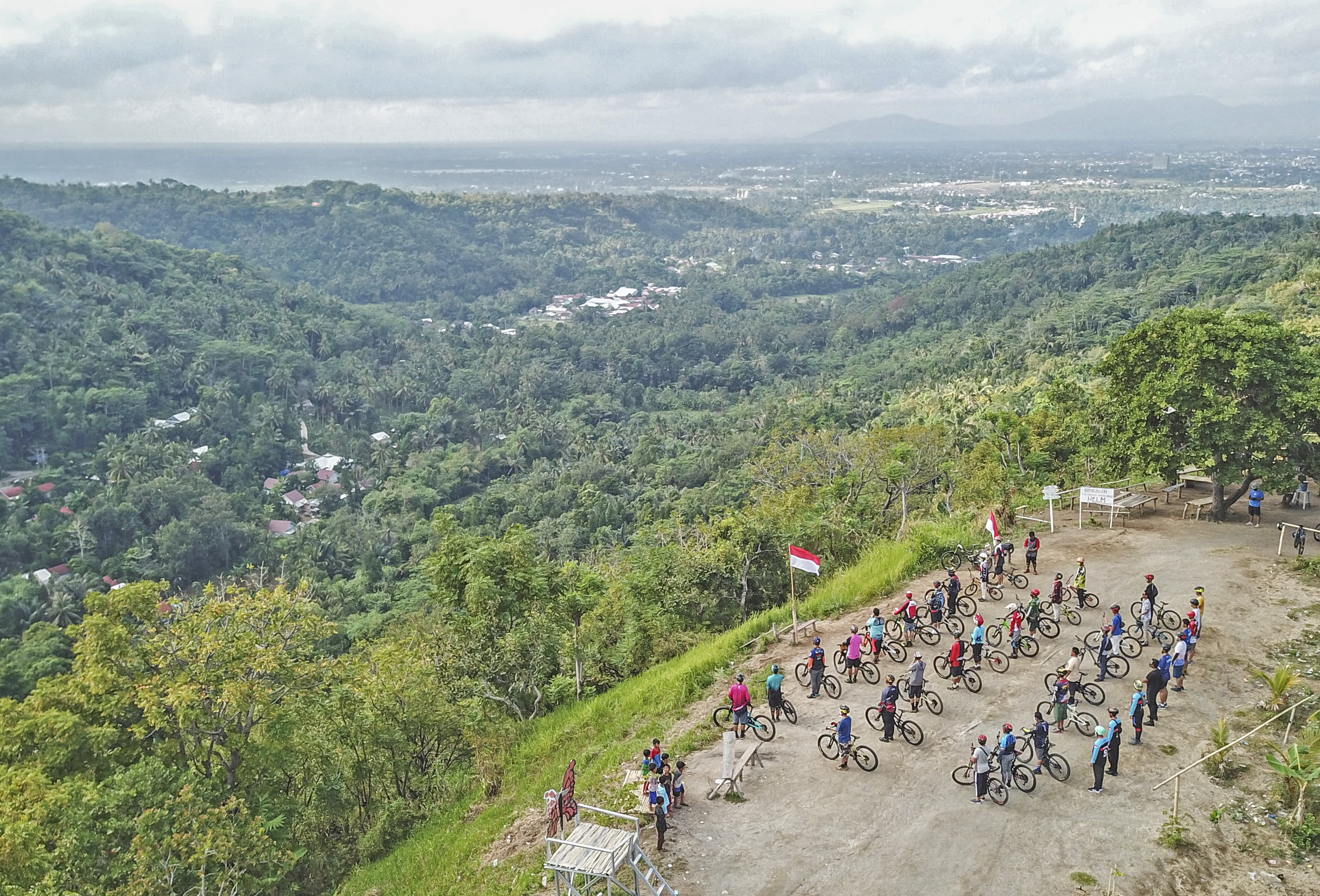 Upacara Bendera Komunitas Sepeda