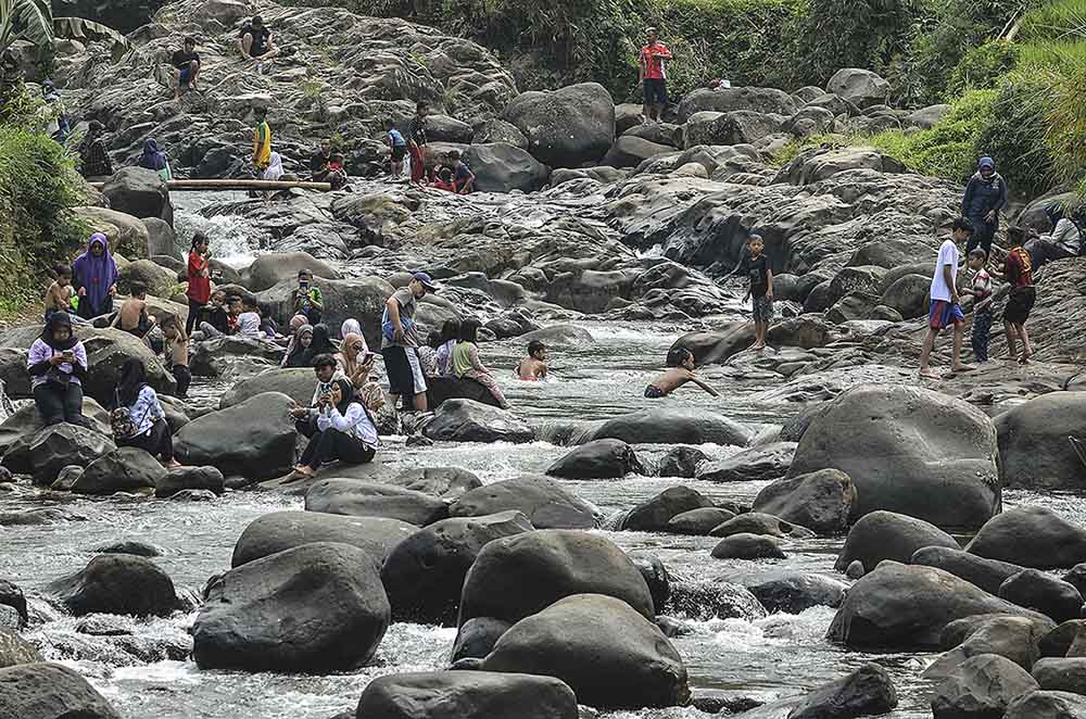 Wisata Sungai Cadas Ngampar