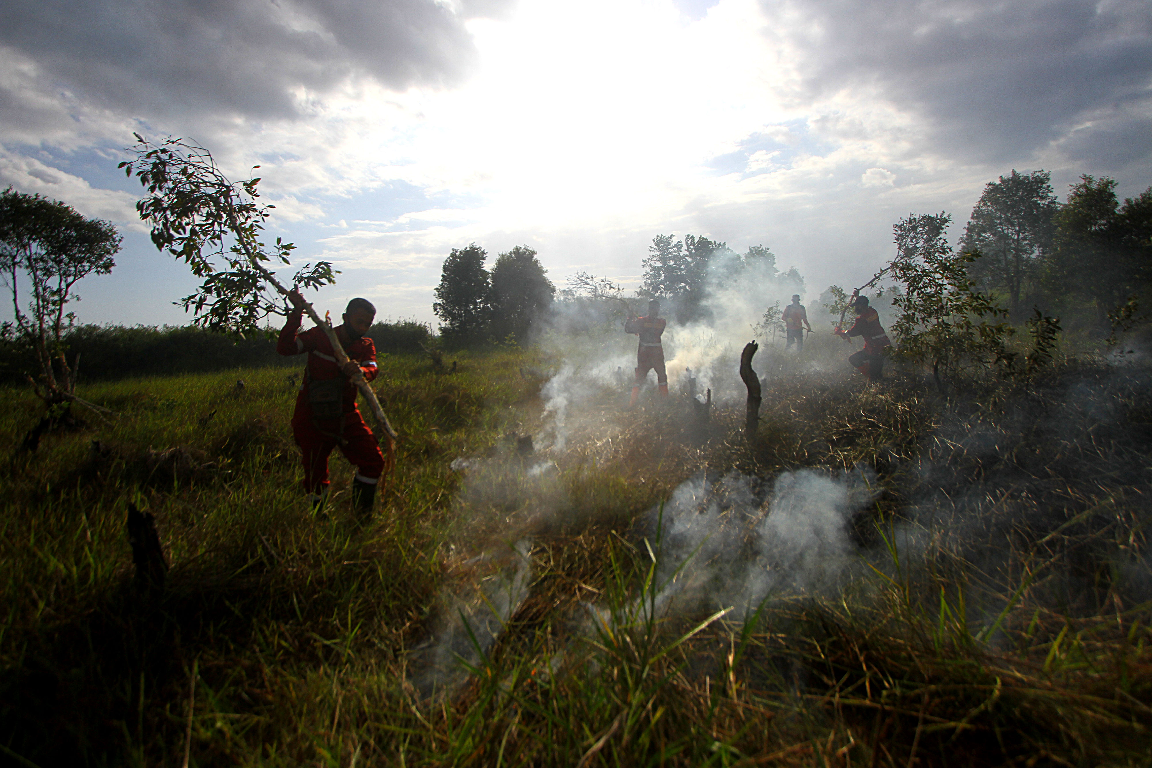 Pemadaman Kebakaran Lahan Gambut di Kalimantan Selatan