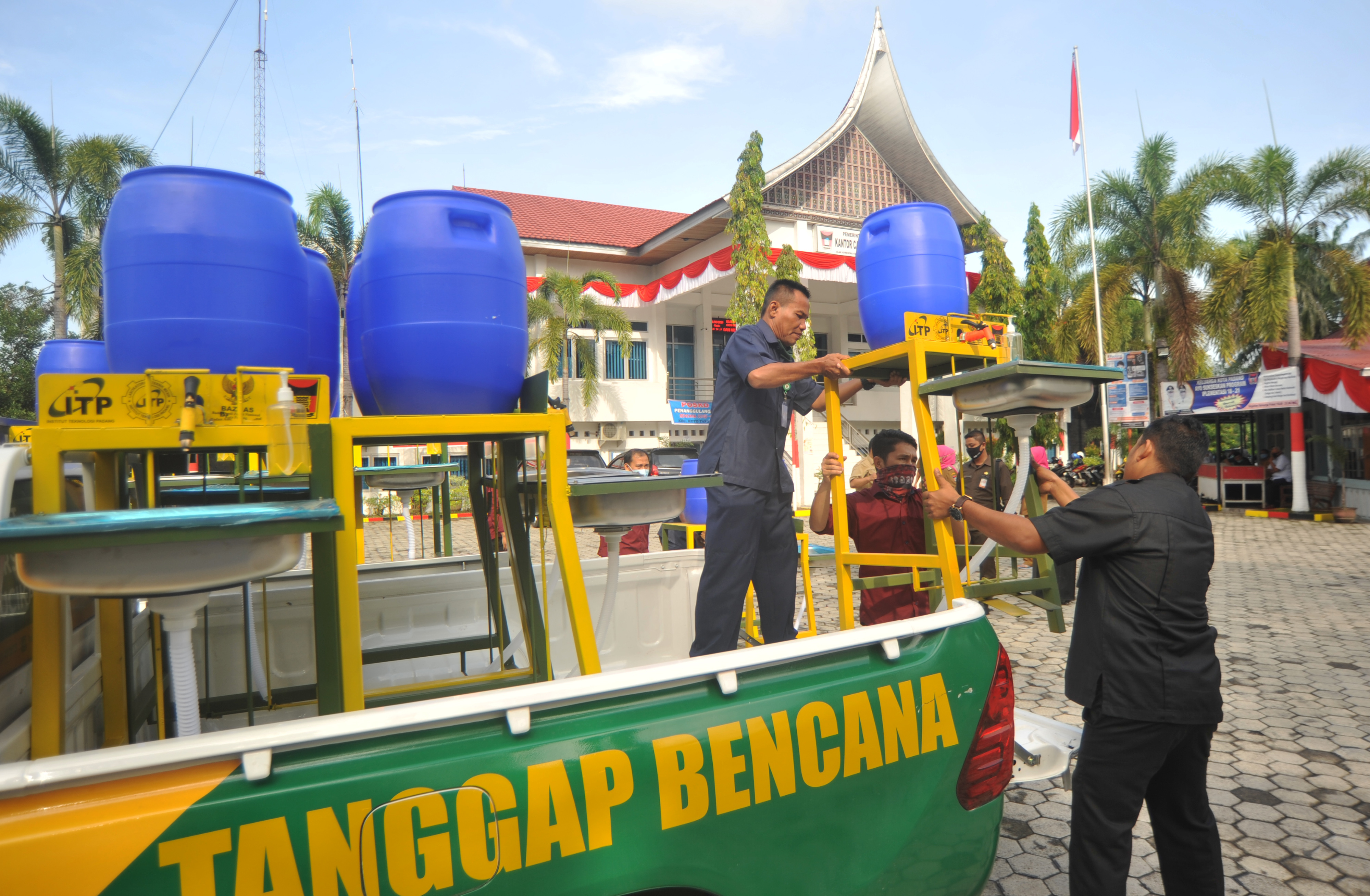  Pembagian Tempat Cuci Tangan Untuk Masjid