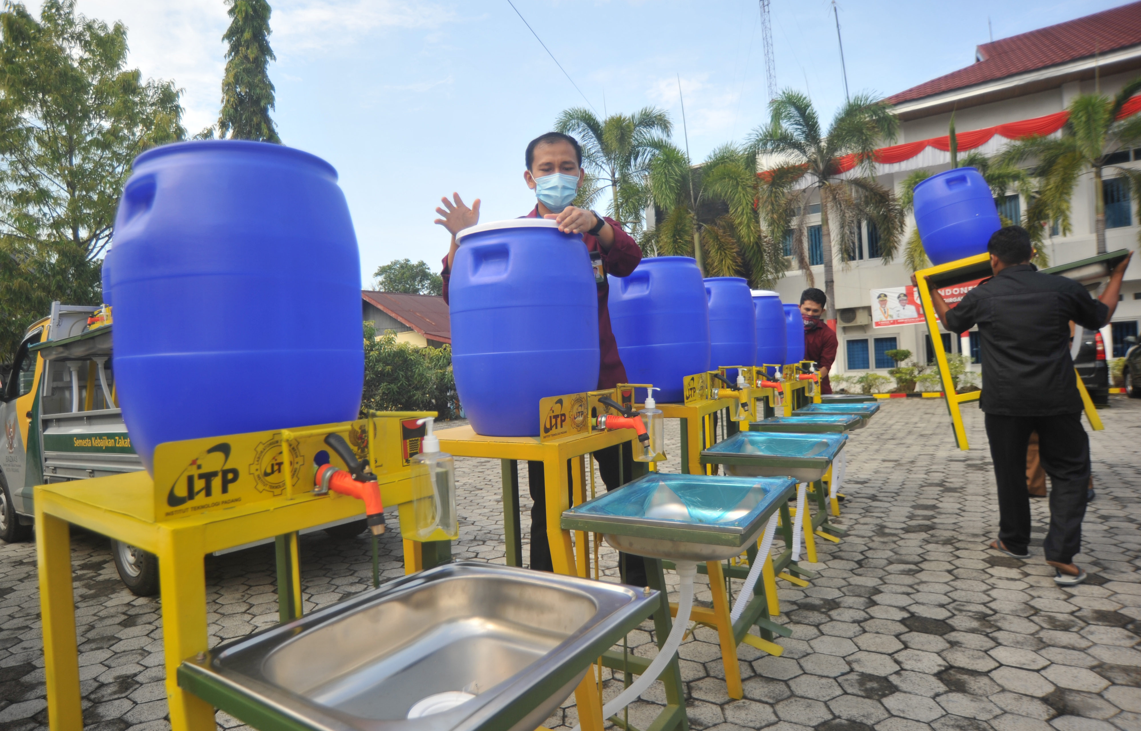  Pembagian Tempat Cuci Tangan Untuk Masjid