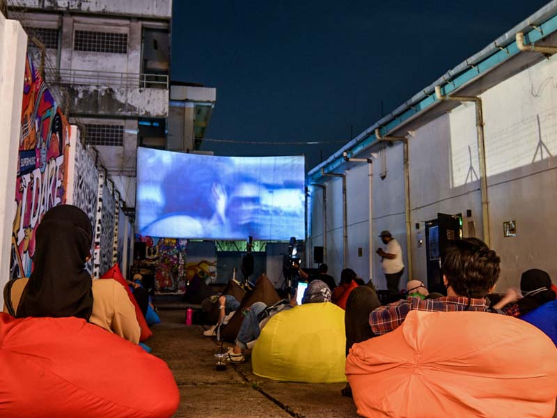 Simulasi Pemutaran Layar Tancap 