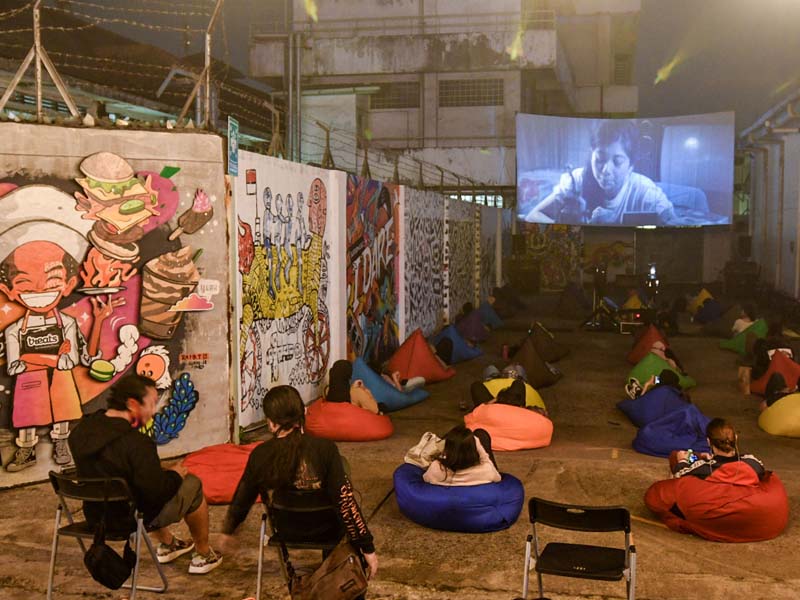 Simulasi Pemutaran Layar Tancap 