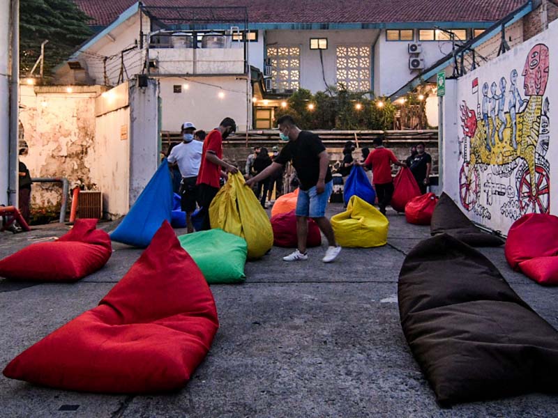 Simulasi Pemutaran Layar Tancap 