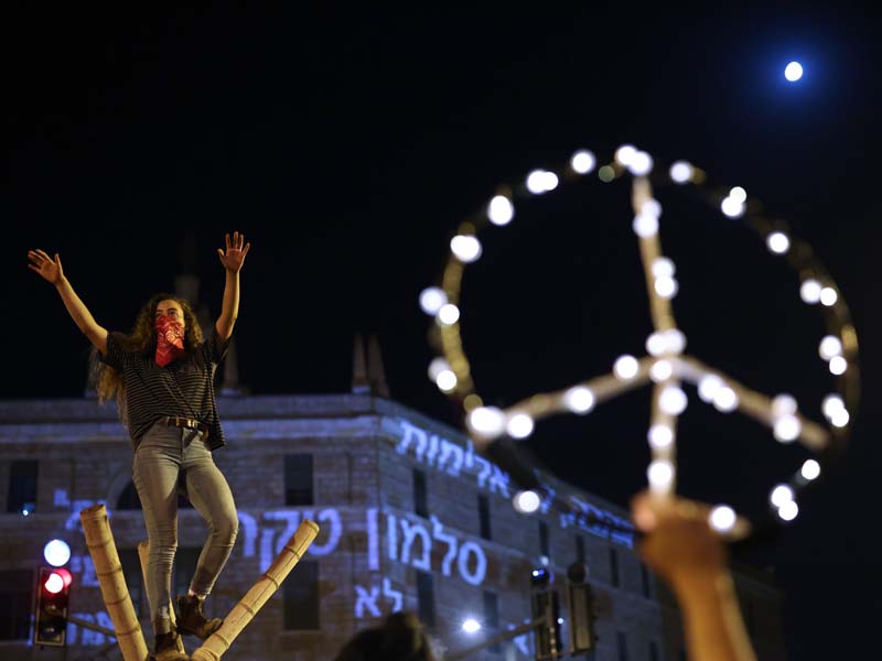 Menuntut PM Israel Benjamin Netanyahu mengundurkan diri