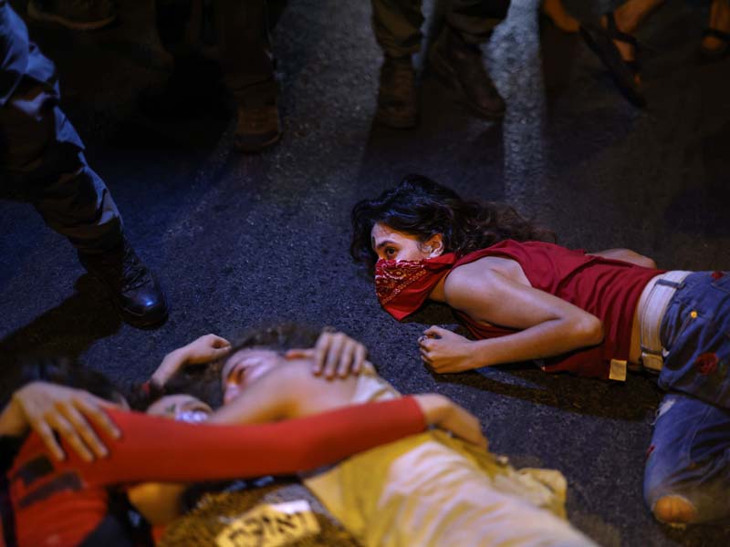 Menuntut PM Israel Benjamin Netanyahu mengundurkan diri