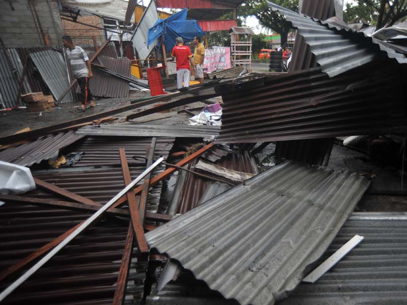 Dampak Puting Beliung di Padang