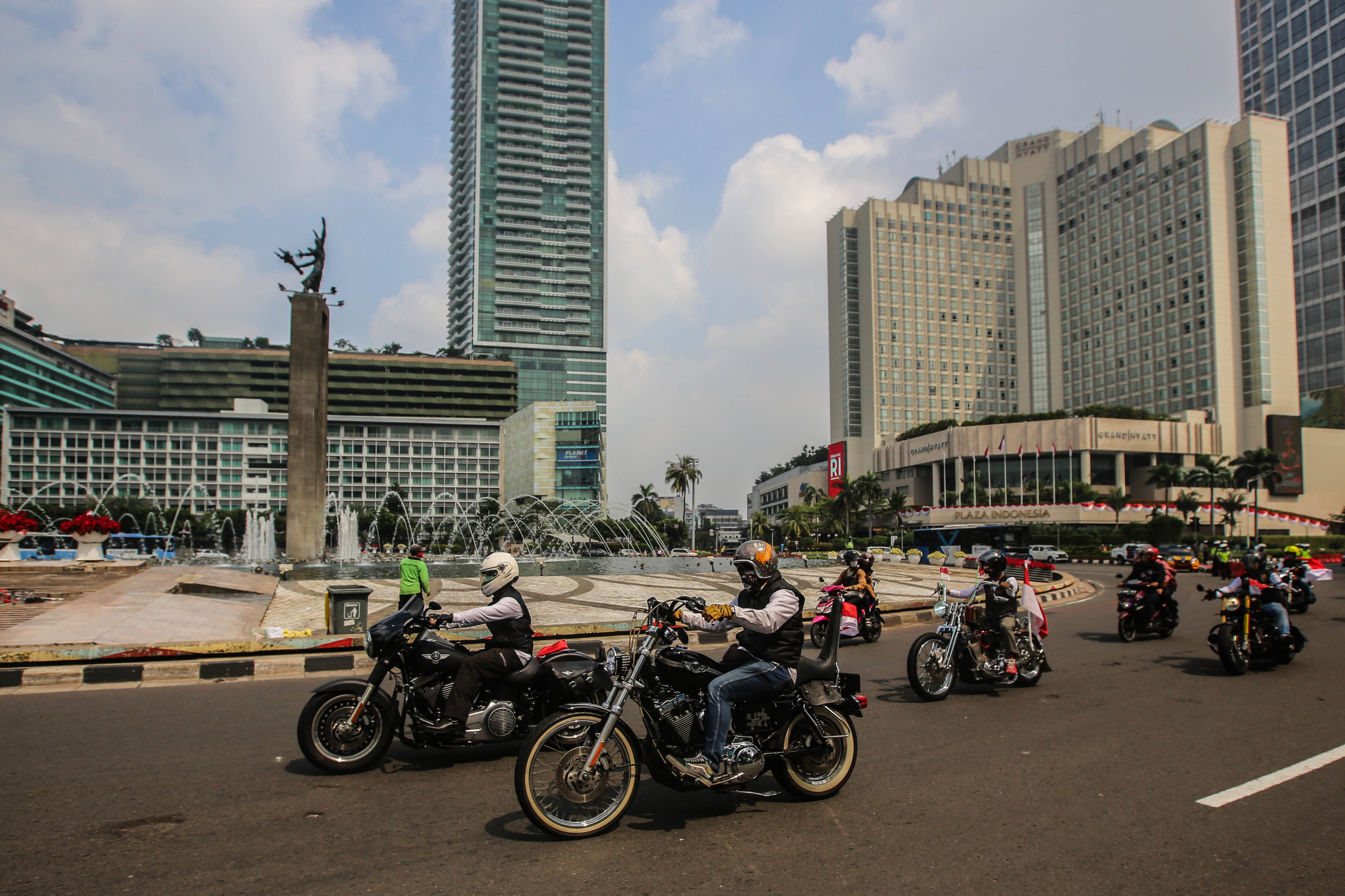 Keliling Jakarta Peringati HUT Ke-75 RI