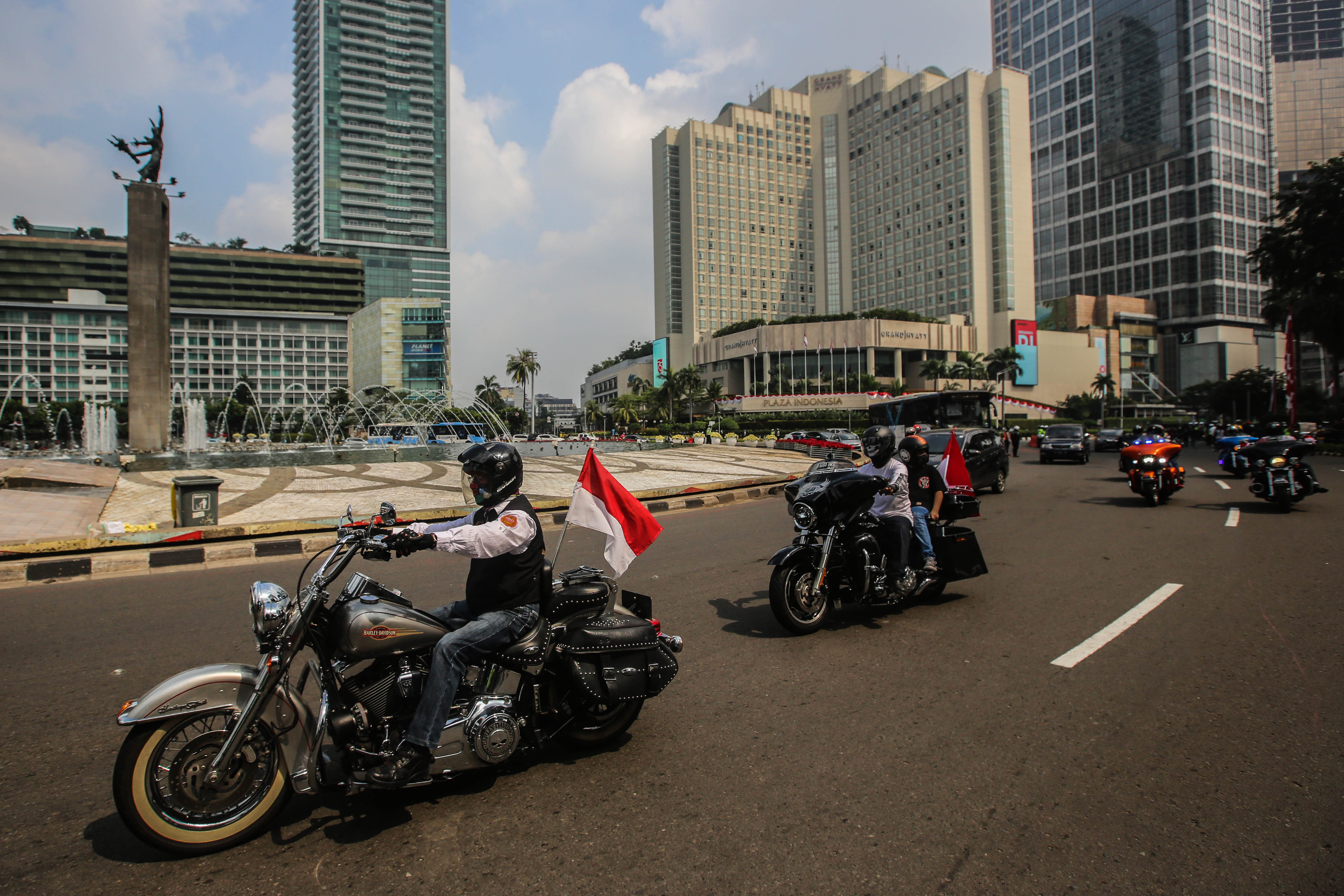 Keliling Jakarta Peringati HUT Ke-75 RI