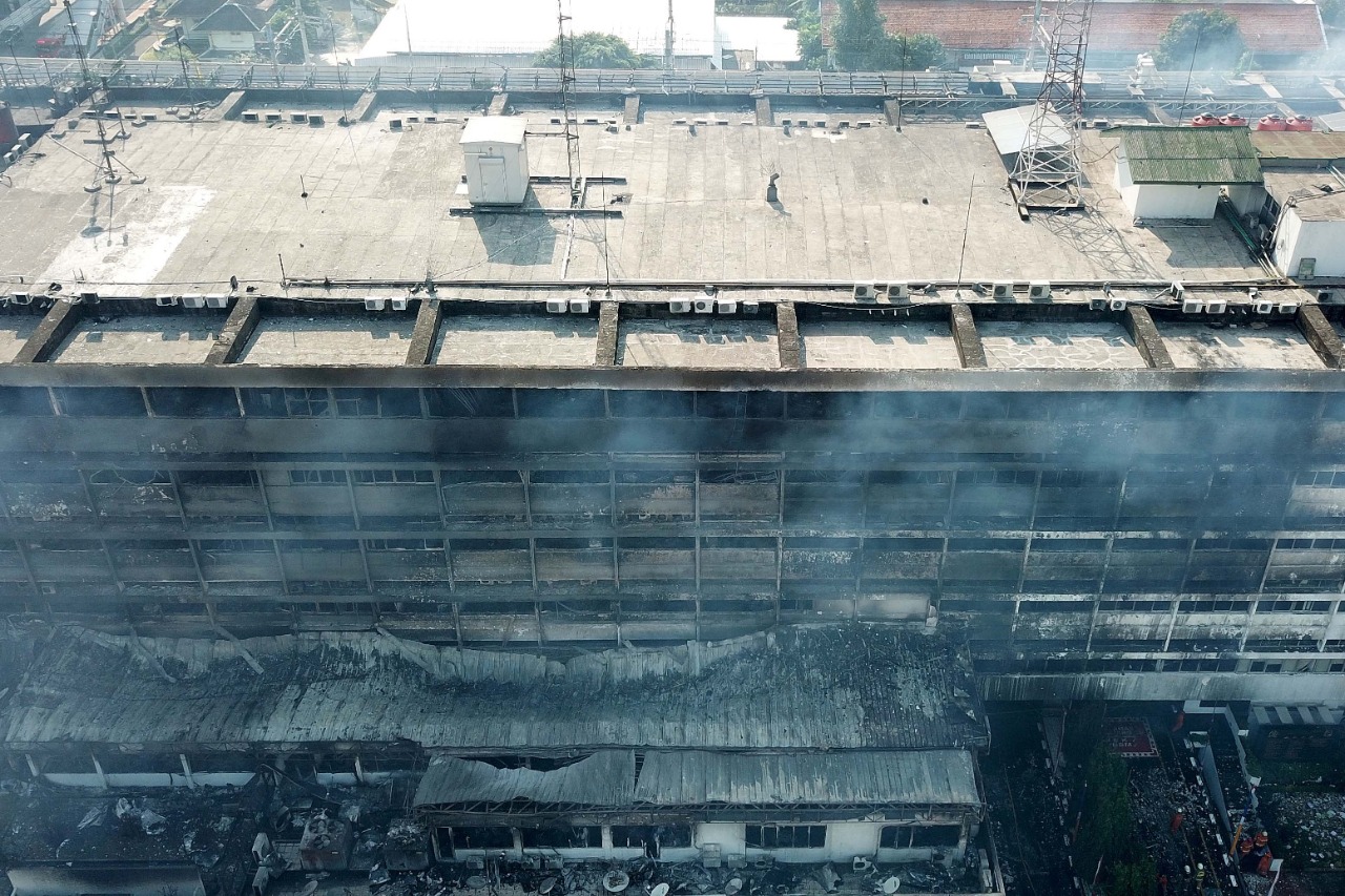 Sisa Kebakaran Gedung Kejaksaan Agung