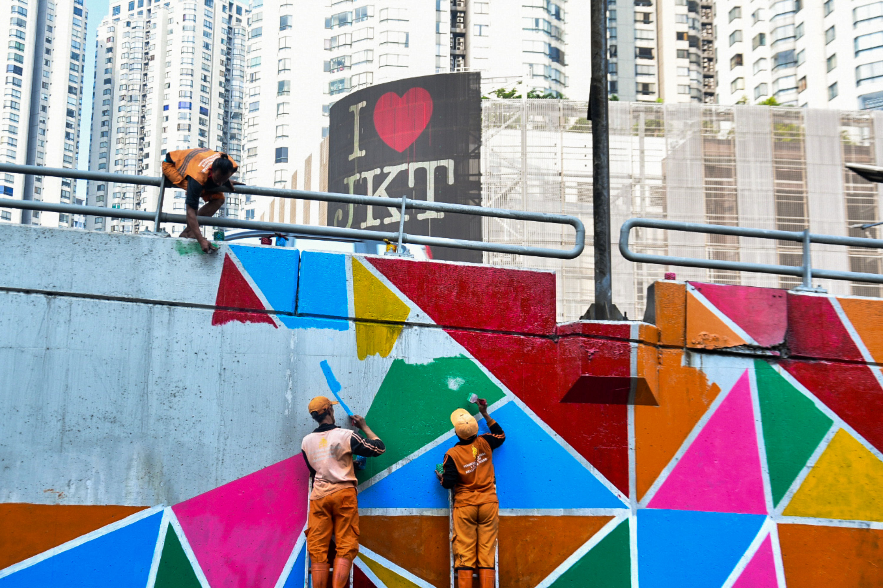 Cat Geometris Untuk Keindahan Kota