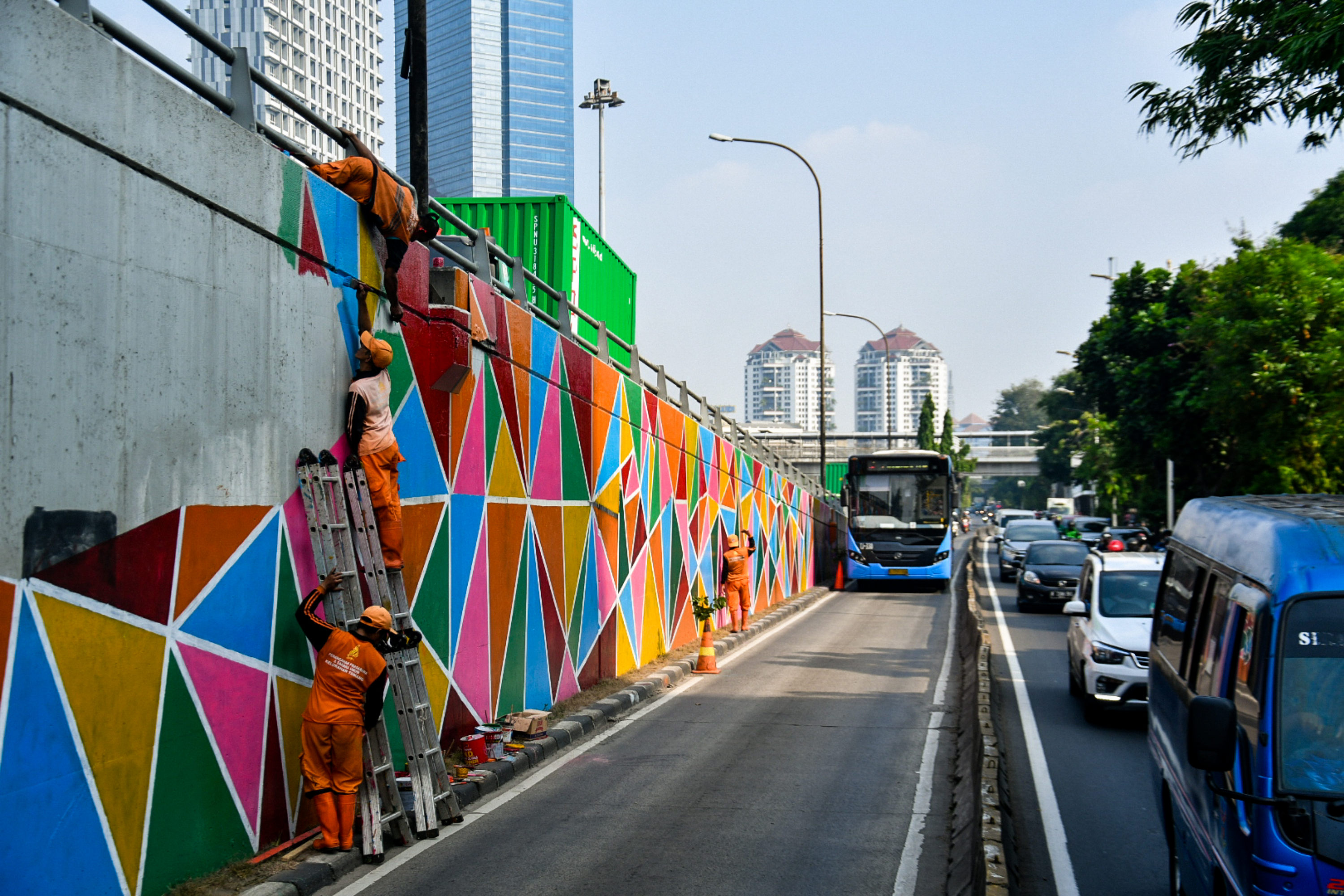 Cat Geometris Untuk Keindahan Kota