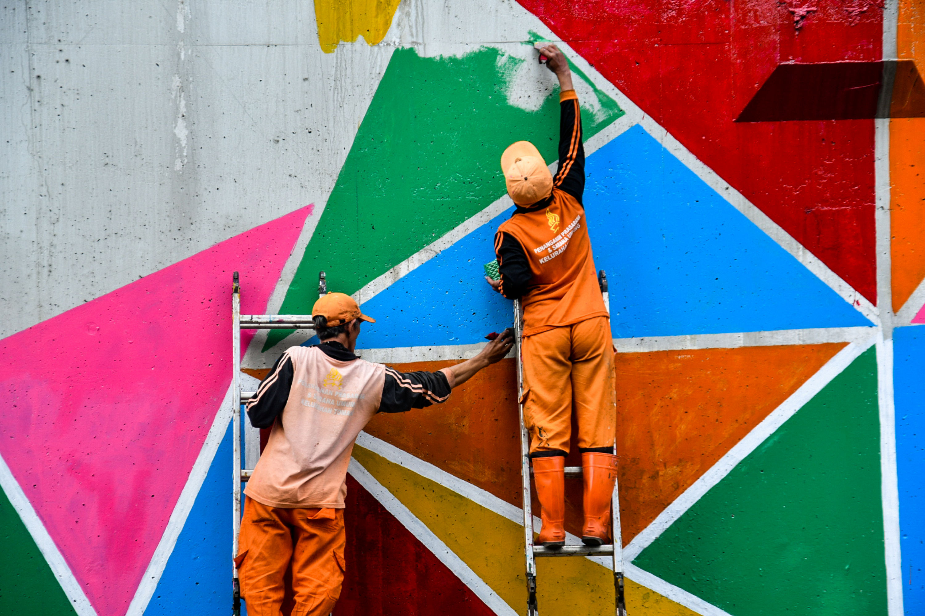 Cat Geometris Untuk Keindahan Kota