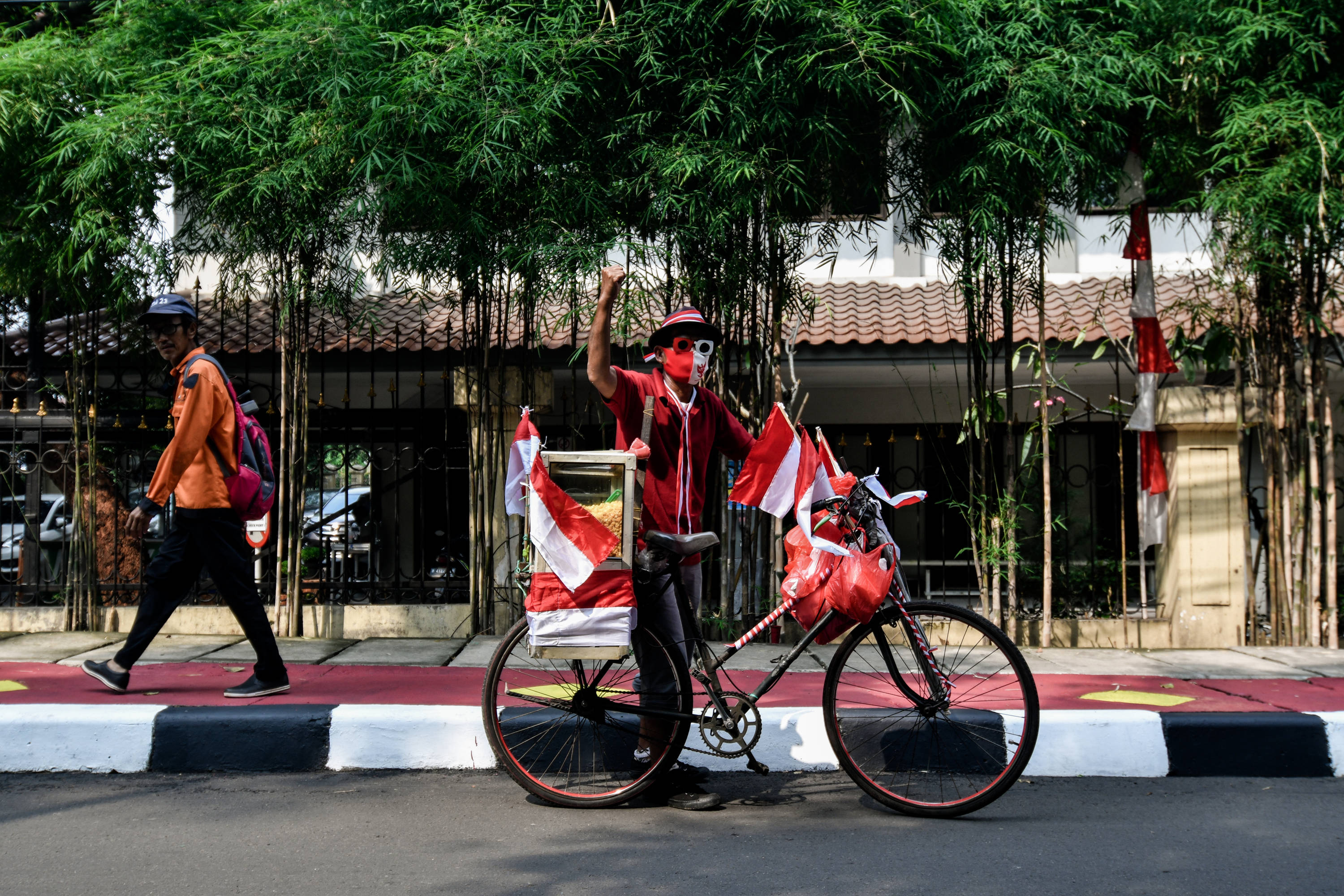 Semangat Pedagang Jagung Menyambut Hari Kemerdekaan