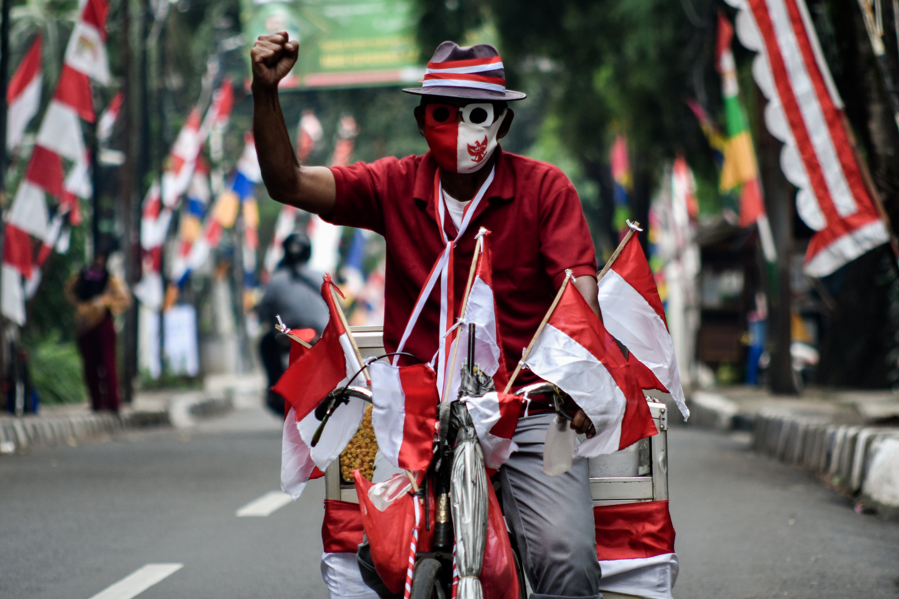 Semangat Pedagang Jagung Menyambut Hari Kemerdekaan