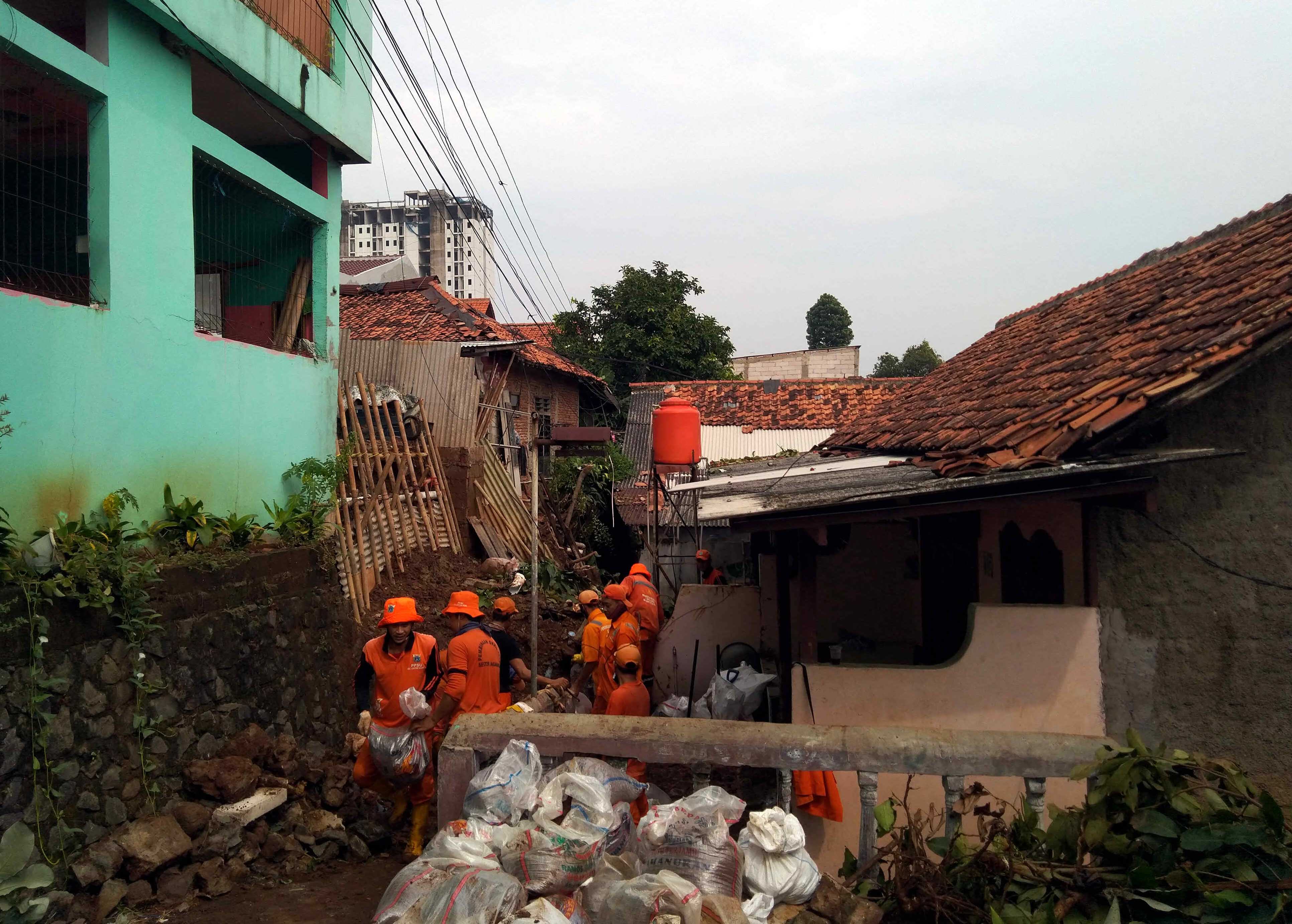 Tanah Longsor Akibat Hujan Deras