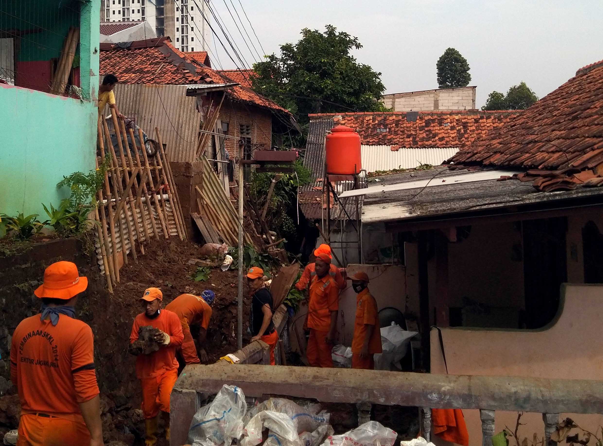 Tanah Longsor Akibat Hujan Deras