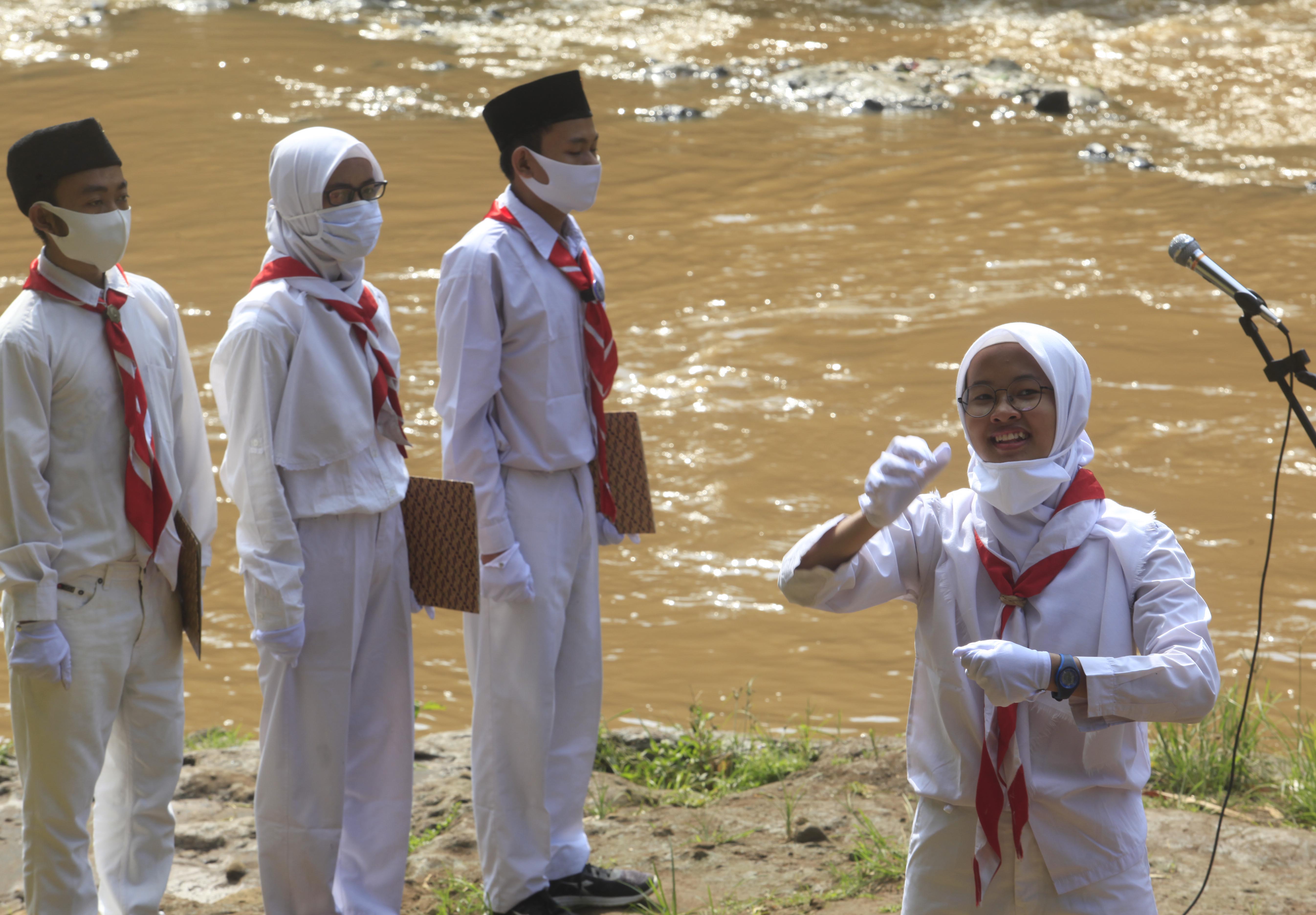Upacara di Sungai Ciliwung