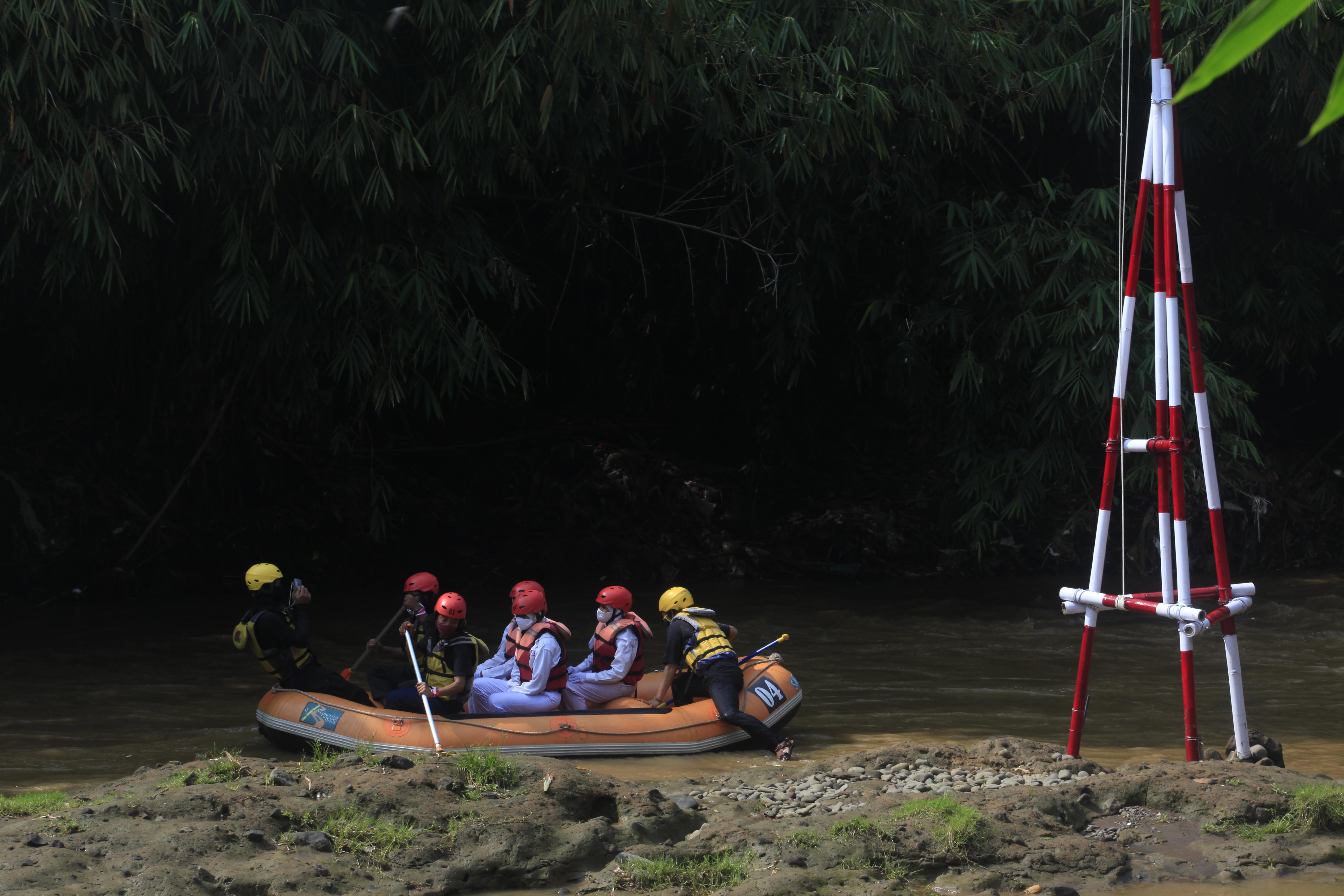 Upacara di Sungai Ciliwung