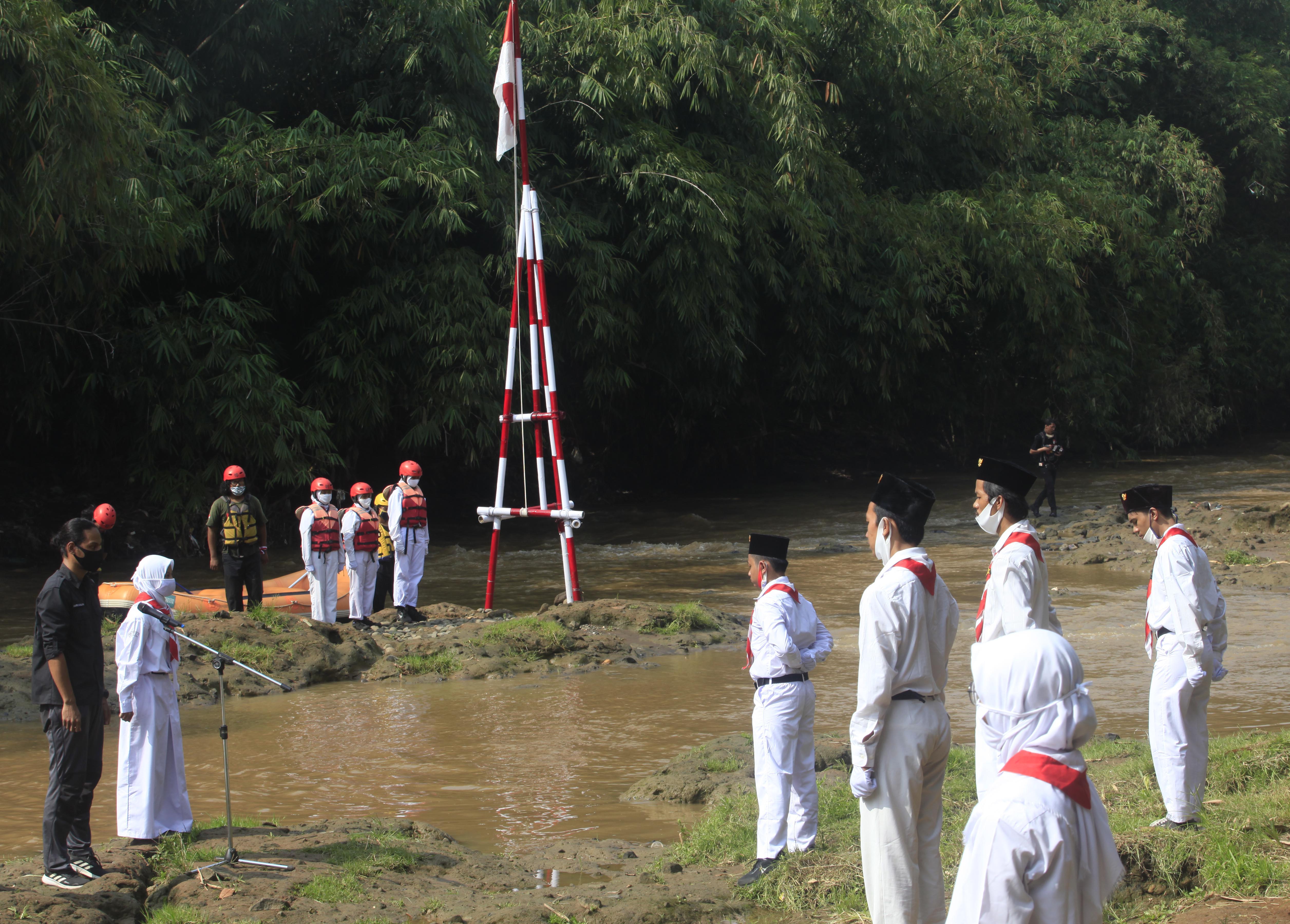 Upacara di Sungai Ciliwung