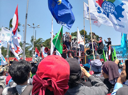 Willy Aditya Dari NasDem Temui Ribuan Buruh 