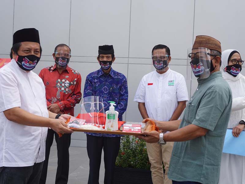 Smartfren Bersama Yayasan Muslim Sinar Mas Serahkan Hewan Kurban 