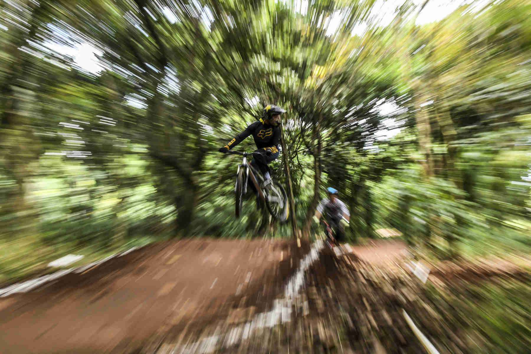 Berlatih Dual Cross di Bike Park UI Depok 