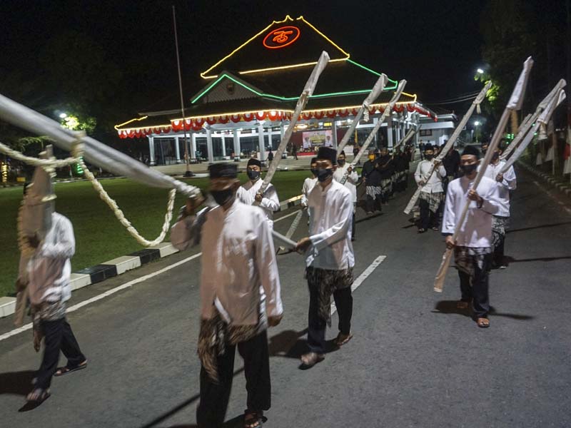 Tradisi Jamasan Tombak Abirawa