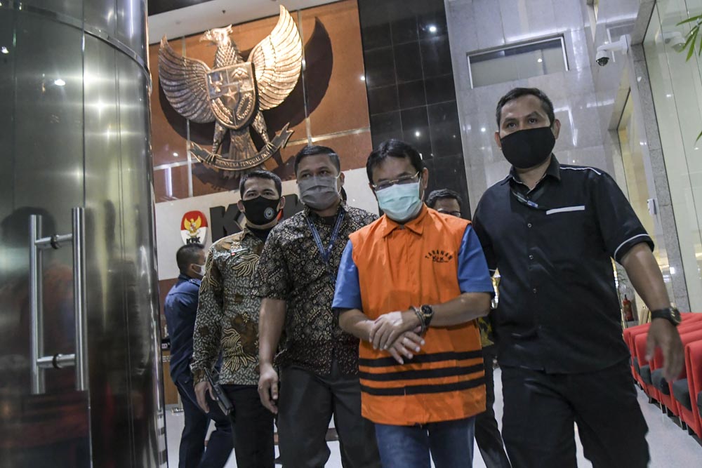 Mantan Bupati Bogor Rachmat Yasin Ditahan