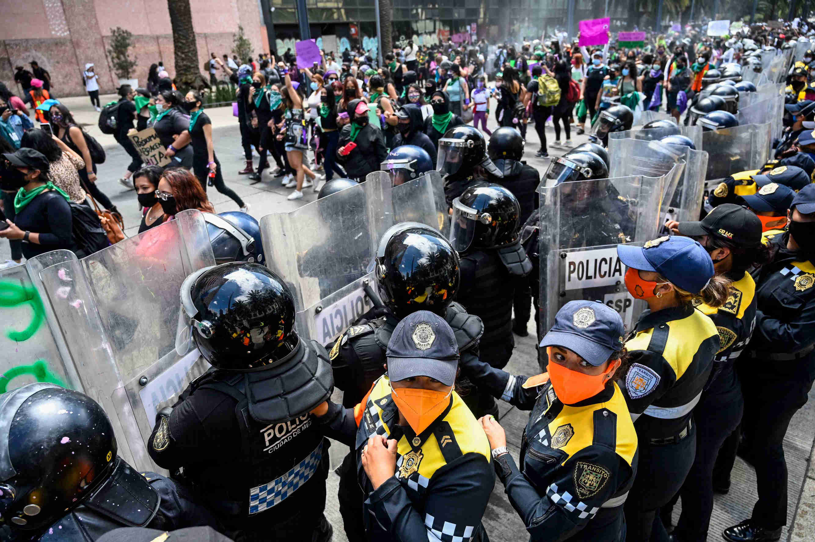 Aksi Menuntut Legalisasi Aborsi di Meksiko