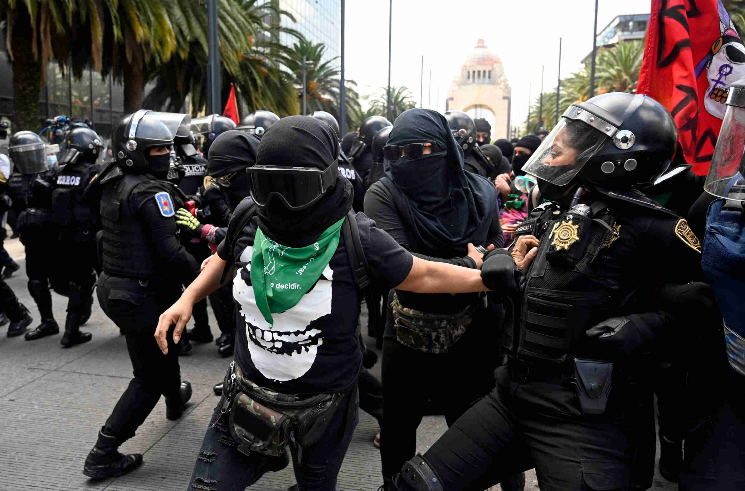 Aksi Menuntut Legalisasi Aborsi di Meksiko