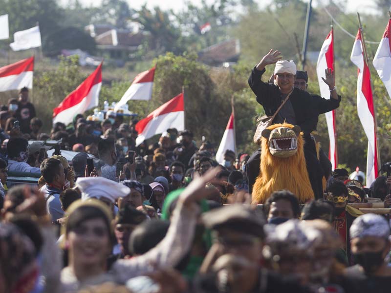 Tradisi Ngaruat Getih Karawang