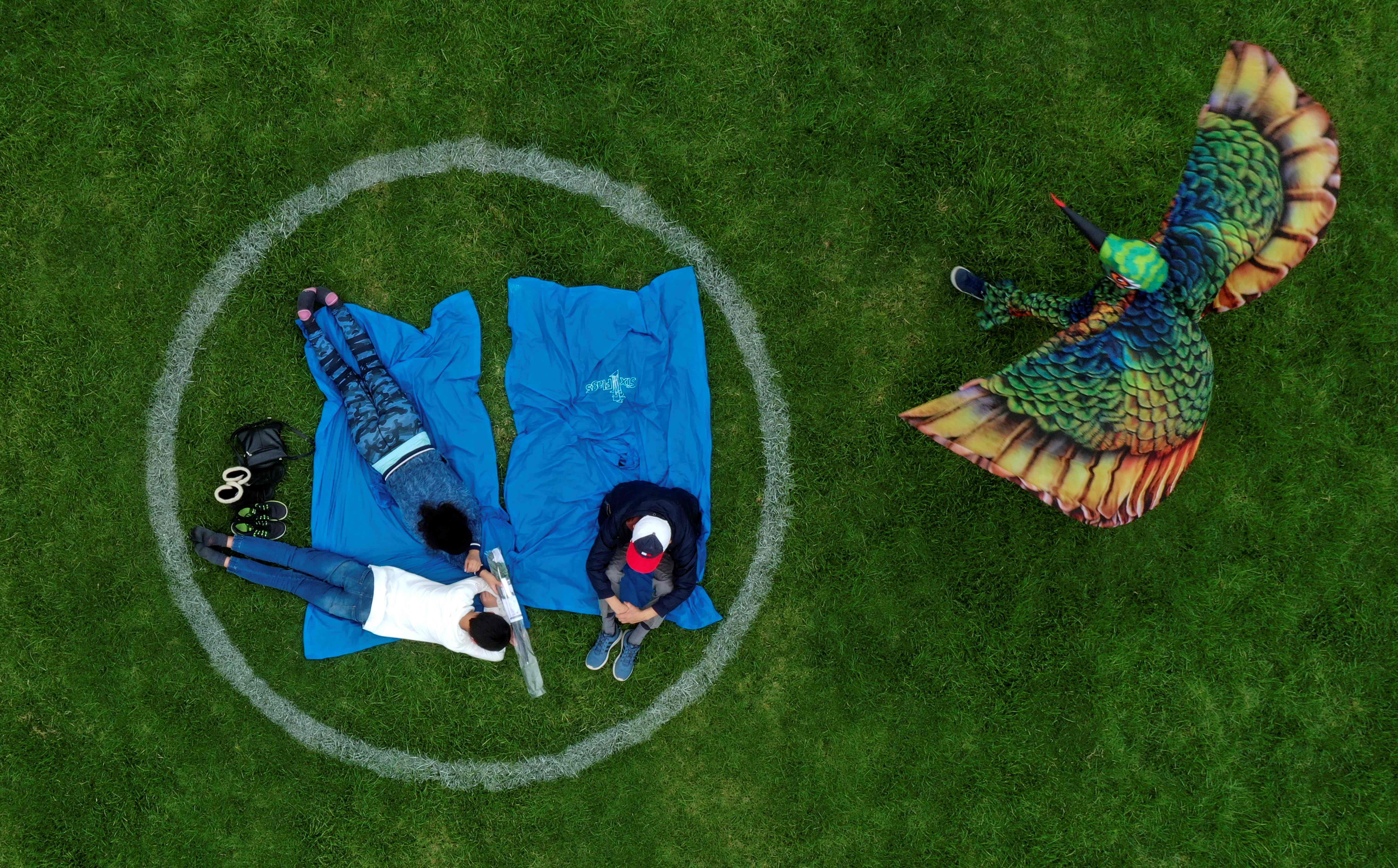 Covid-19 Stabil Kolombia Membuka Fasilitas Umum