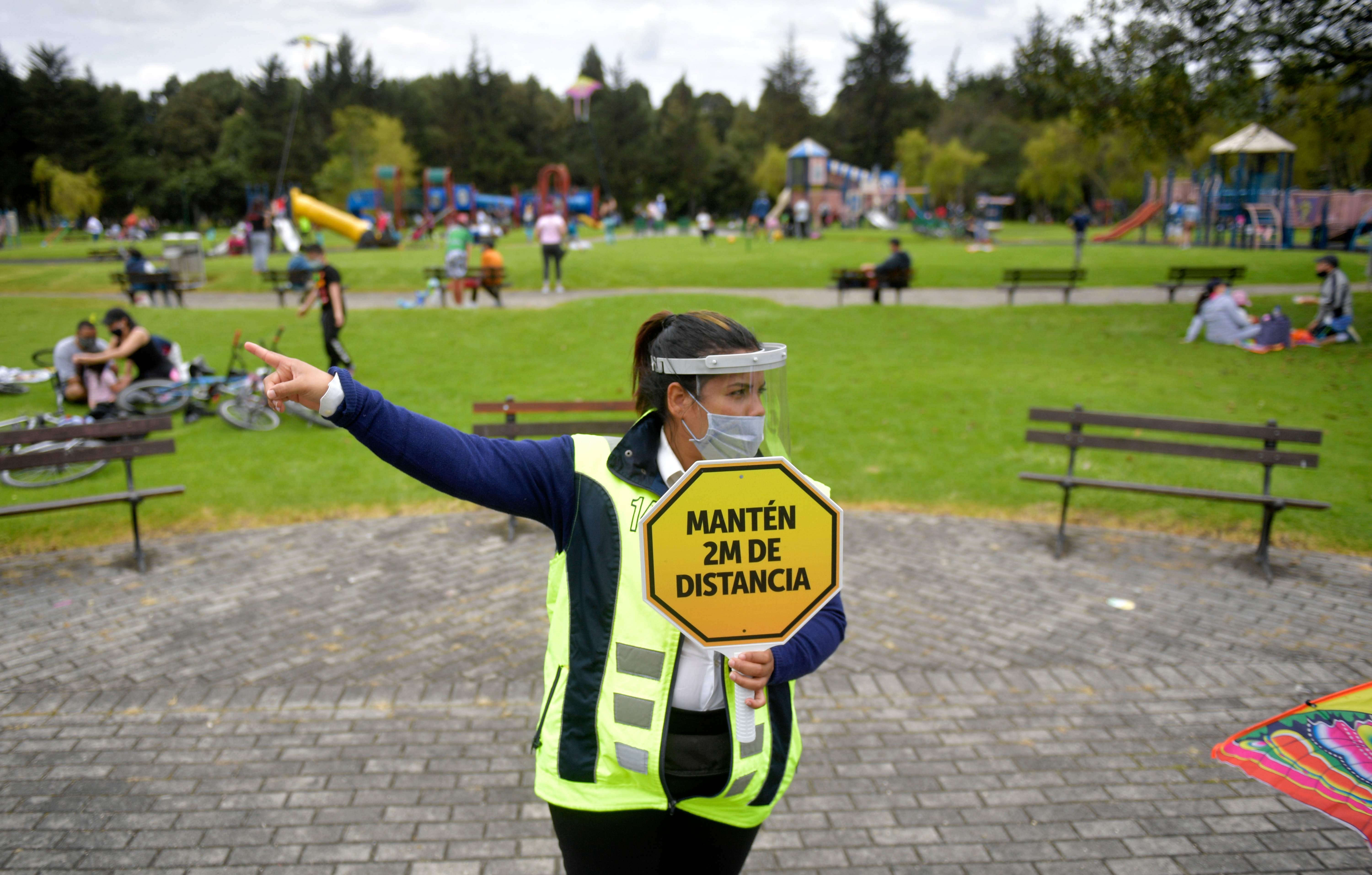 Covid-19 Stabil Kolombia Membuka Fasilitas Umum