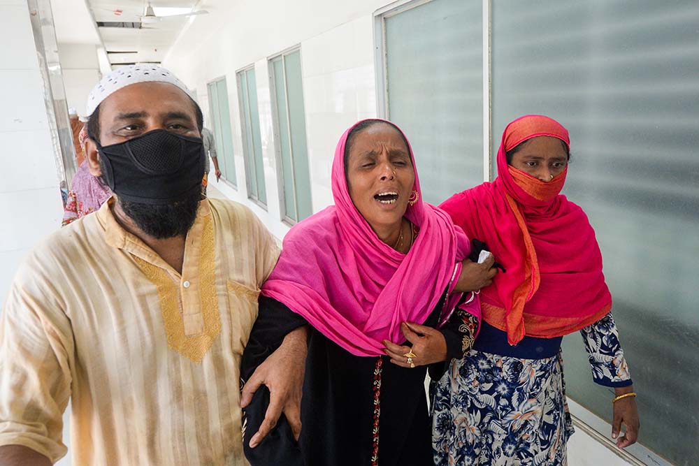 Ledakan di Masjid Bangladesh
