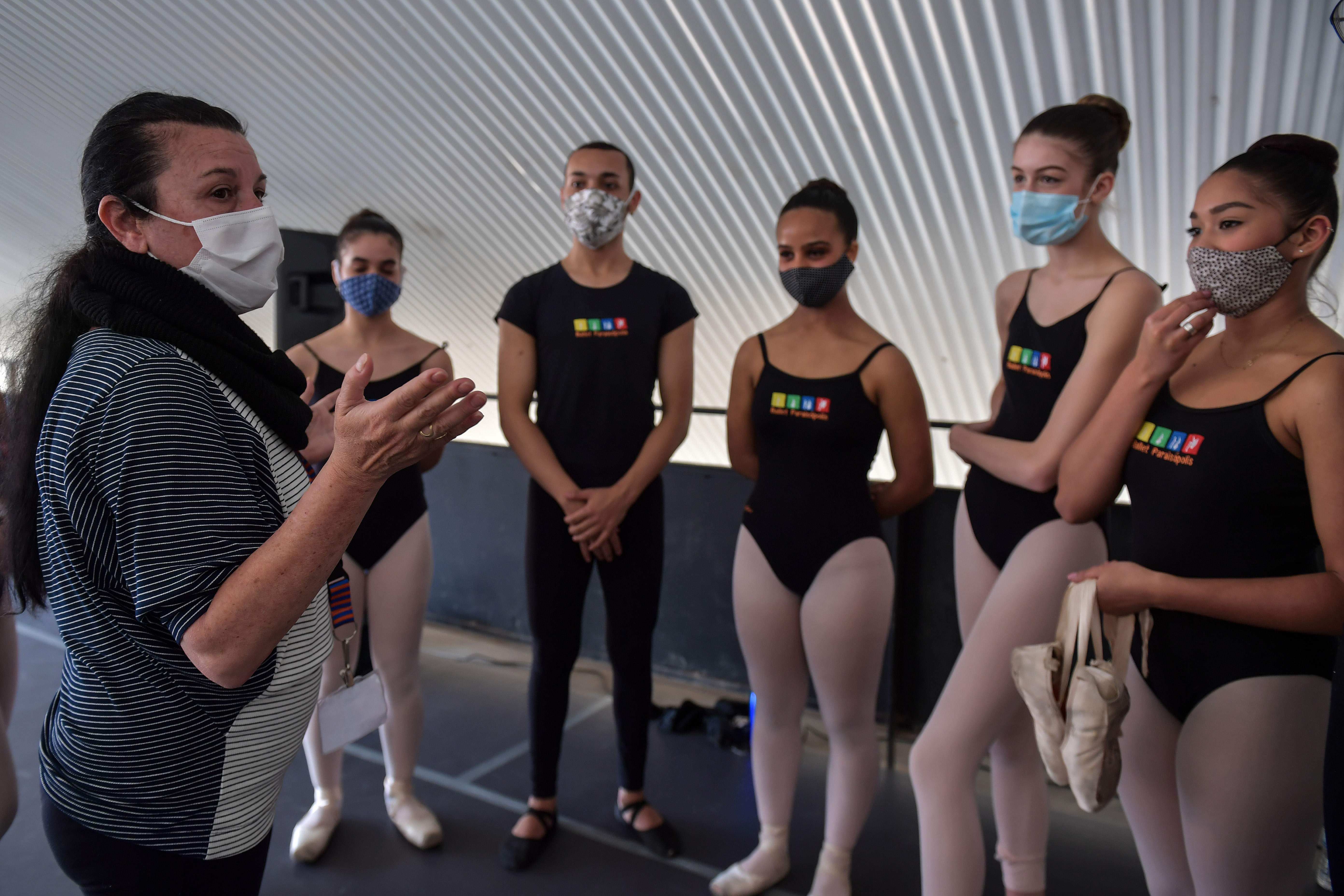 Siswa Balet di Brazil Mulai Berlatih