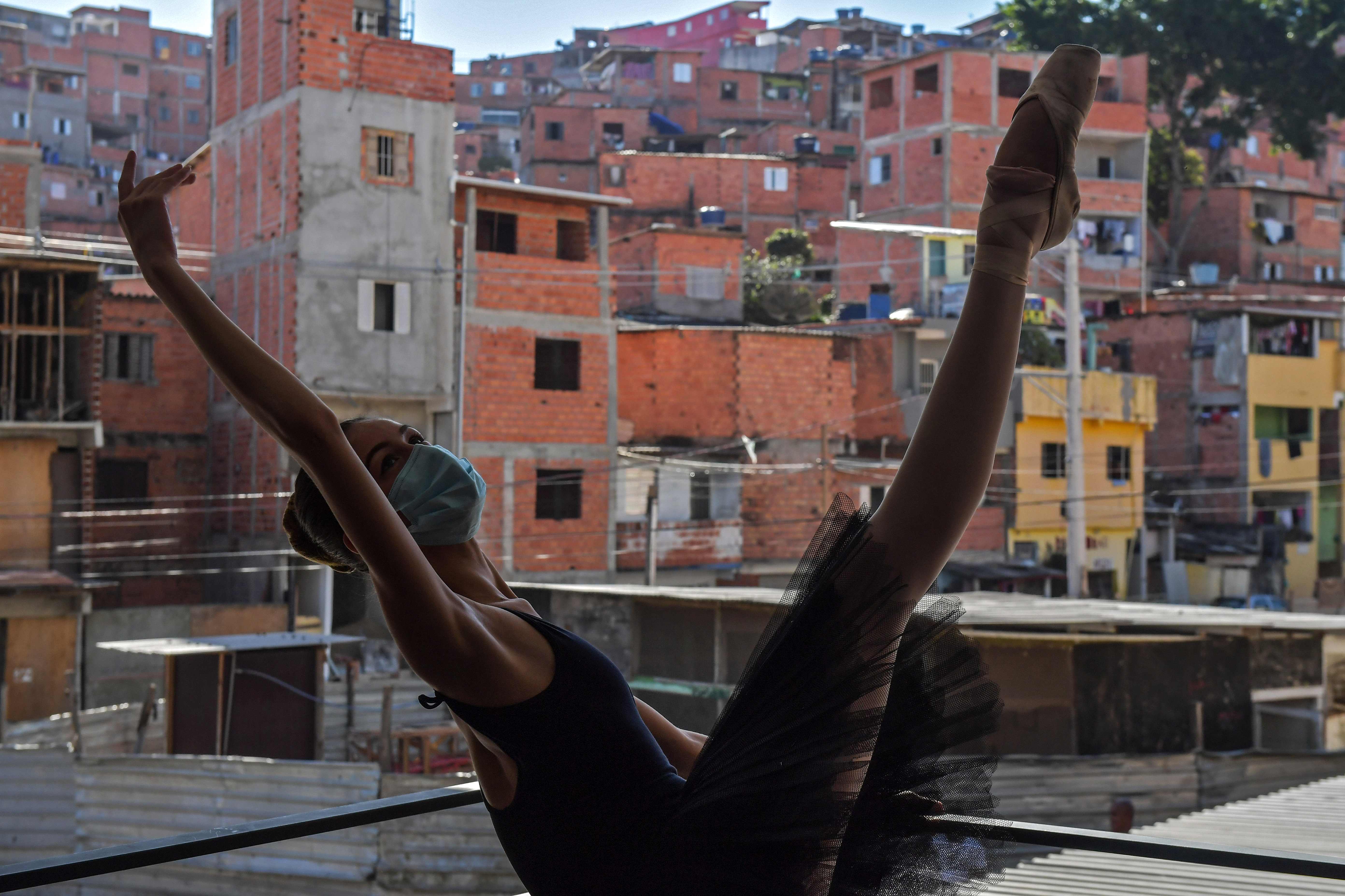 Siswa Balet di Brazil Mulai Berlatih